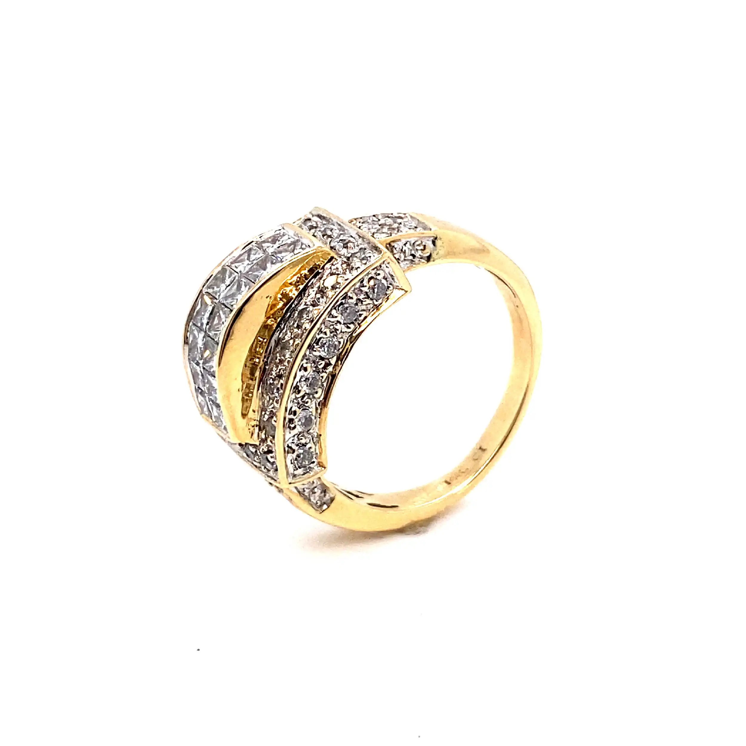 Ring mit Princess Cut, Diamanten und Brillanten Ring mit Princess Cut, Diamanten und Brillanten
