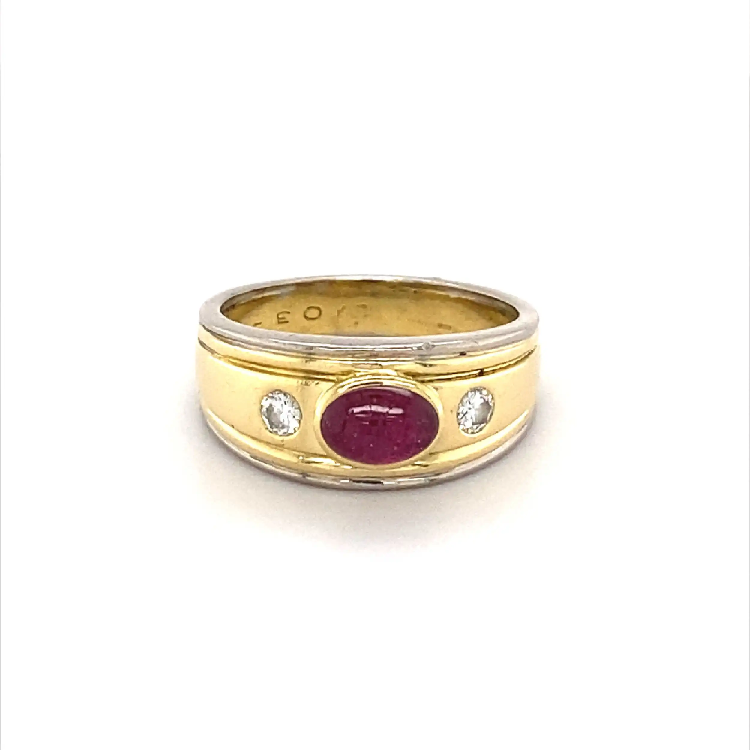 Ring Bicolor mit Rubincabochon und Brillanten, mit 1,03 und 0,16ct graviert Ring Bicolor mit Rubincabochon und Brillanten, mit 1,03 und 0,16ct graviert