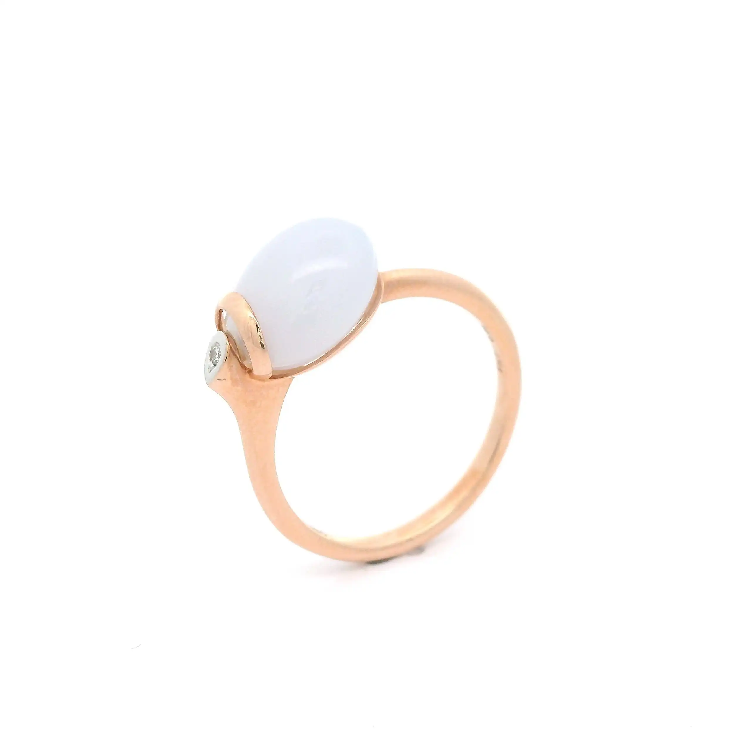 Ring Roségold mit Brillant und Chalcedon Cabochon mit 0,01ct graviert