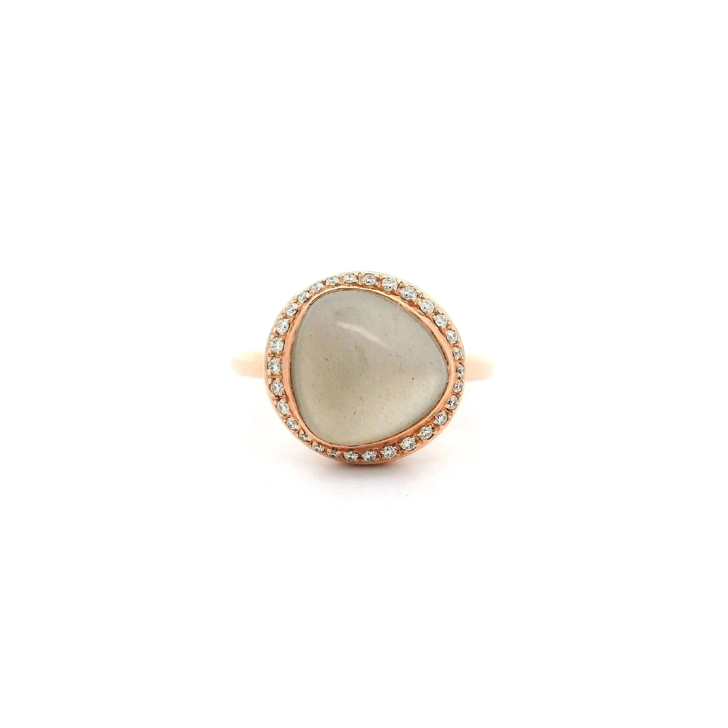 Ring Roségold mit Mondstein Cabochon & Brillanten, graviert mit 0,20ct. Ring Roségold mit Mondstein Cabochon & Brillanten, graviert mit 0,20ct.