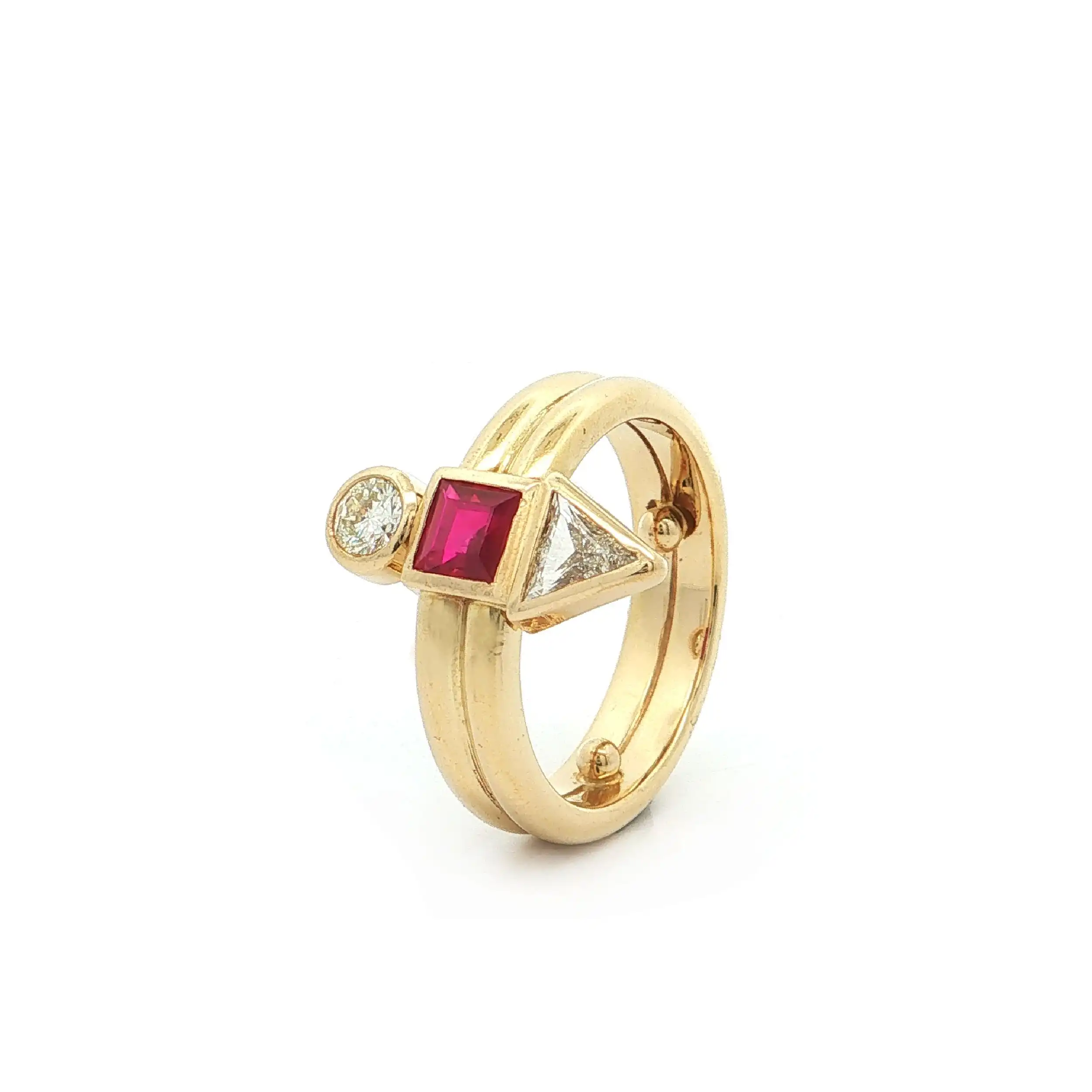Ring Gelbgold mit Rubin und Brillant und Triangel Diamant Ring Gelbgold mit Rubin und Brillant und Triangel Diamant