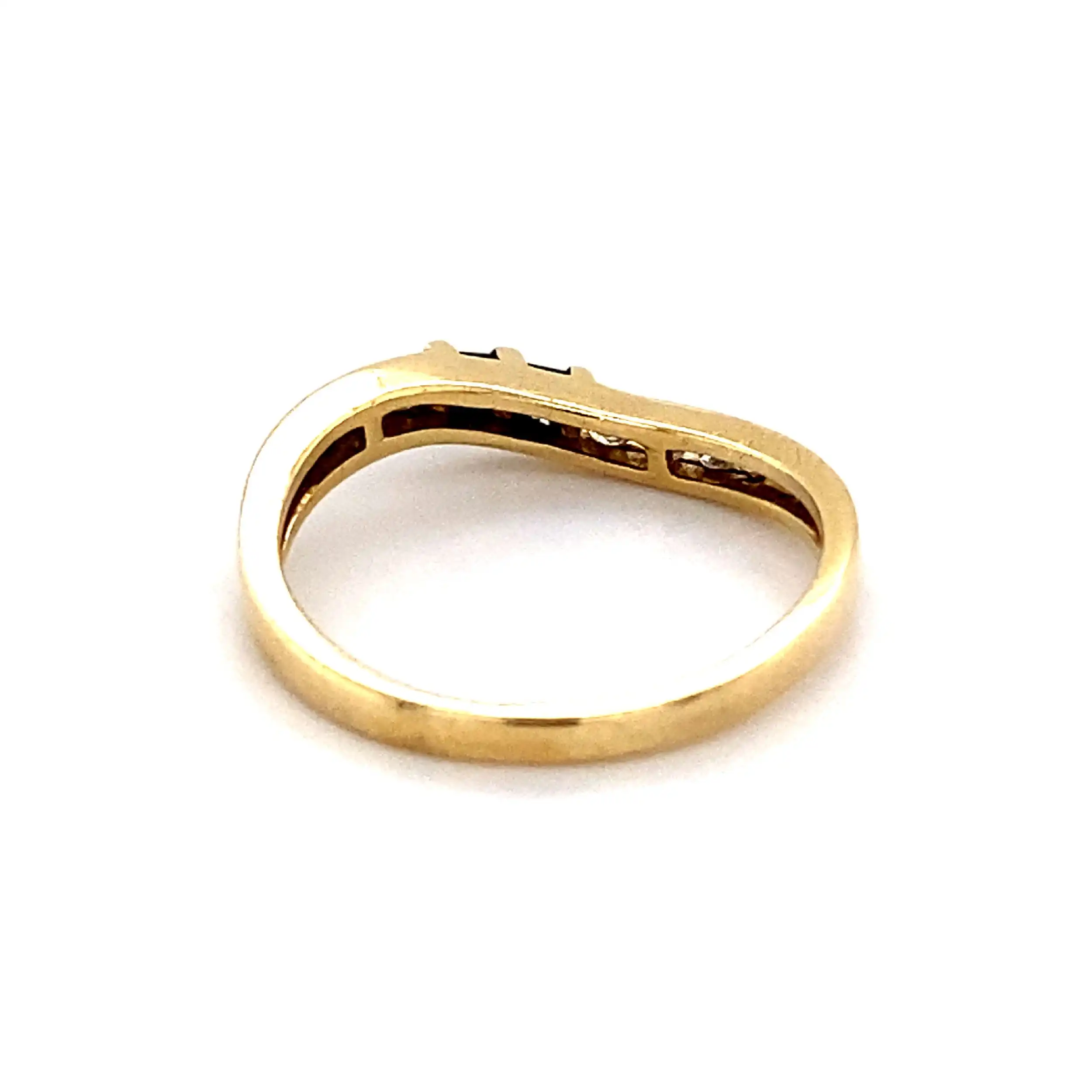 Ring Gelbgold mit Brillanten und blauen Farbsteinen Ring Gelbgold mit Brillanten und blauen Farbsteinen
