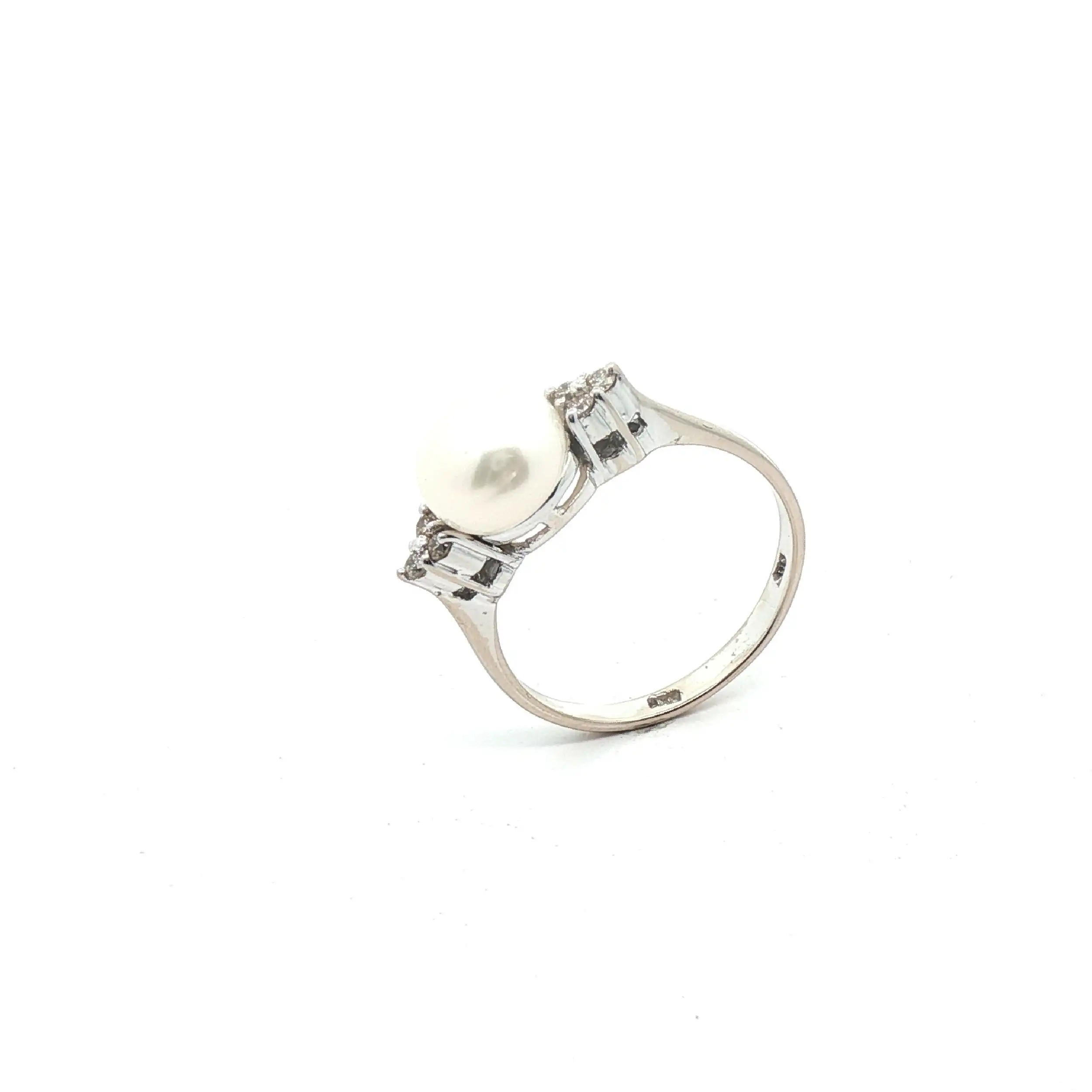 Ring Weißgold mit Perle und Brillanten Ring Weißgold mit Perle und Brillanten