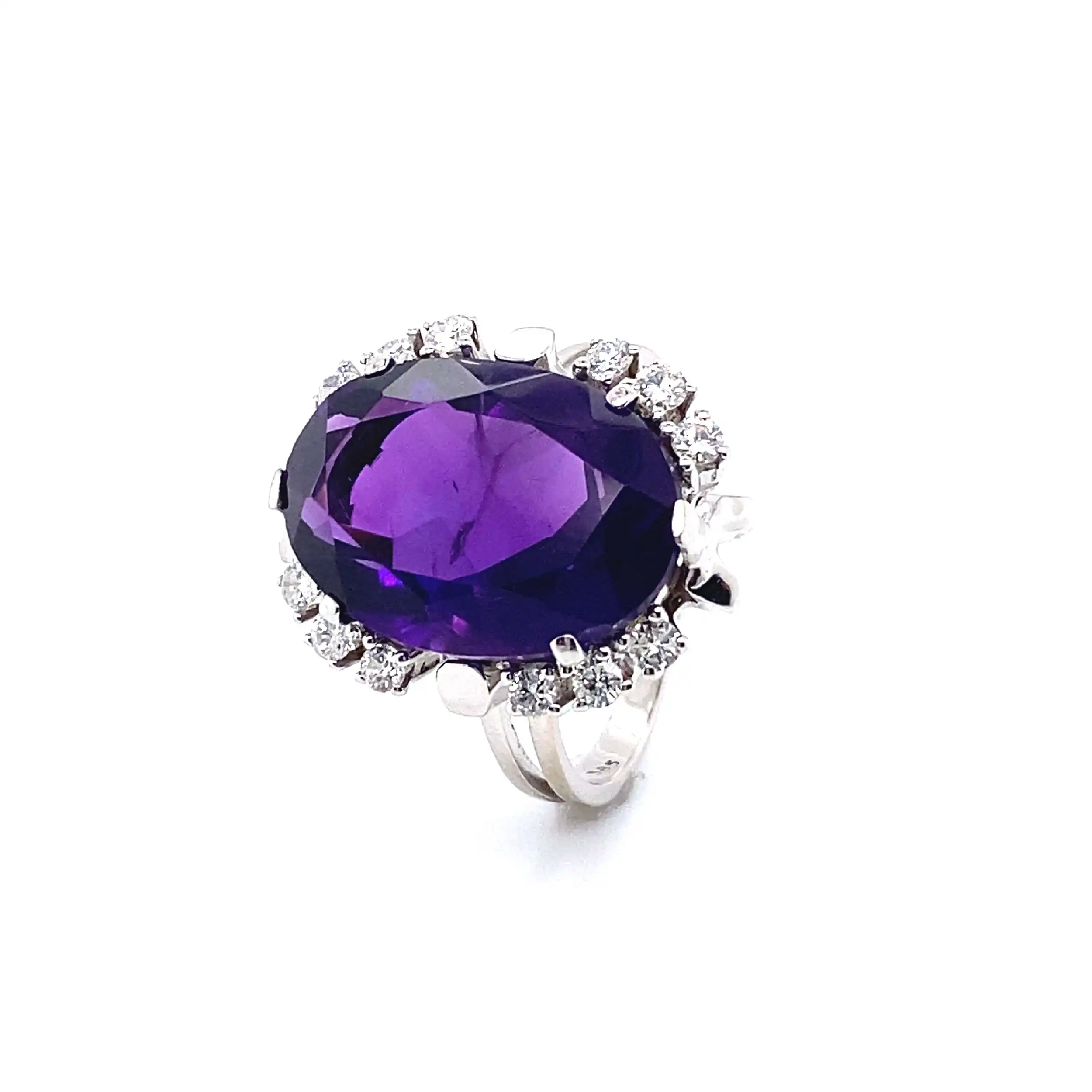 Ring mit Brillanten und Amethyst Ring mit Brillanten und Amethyst