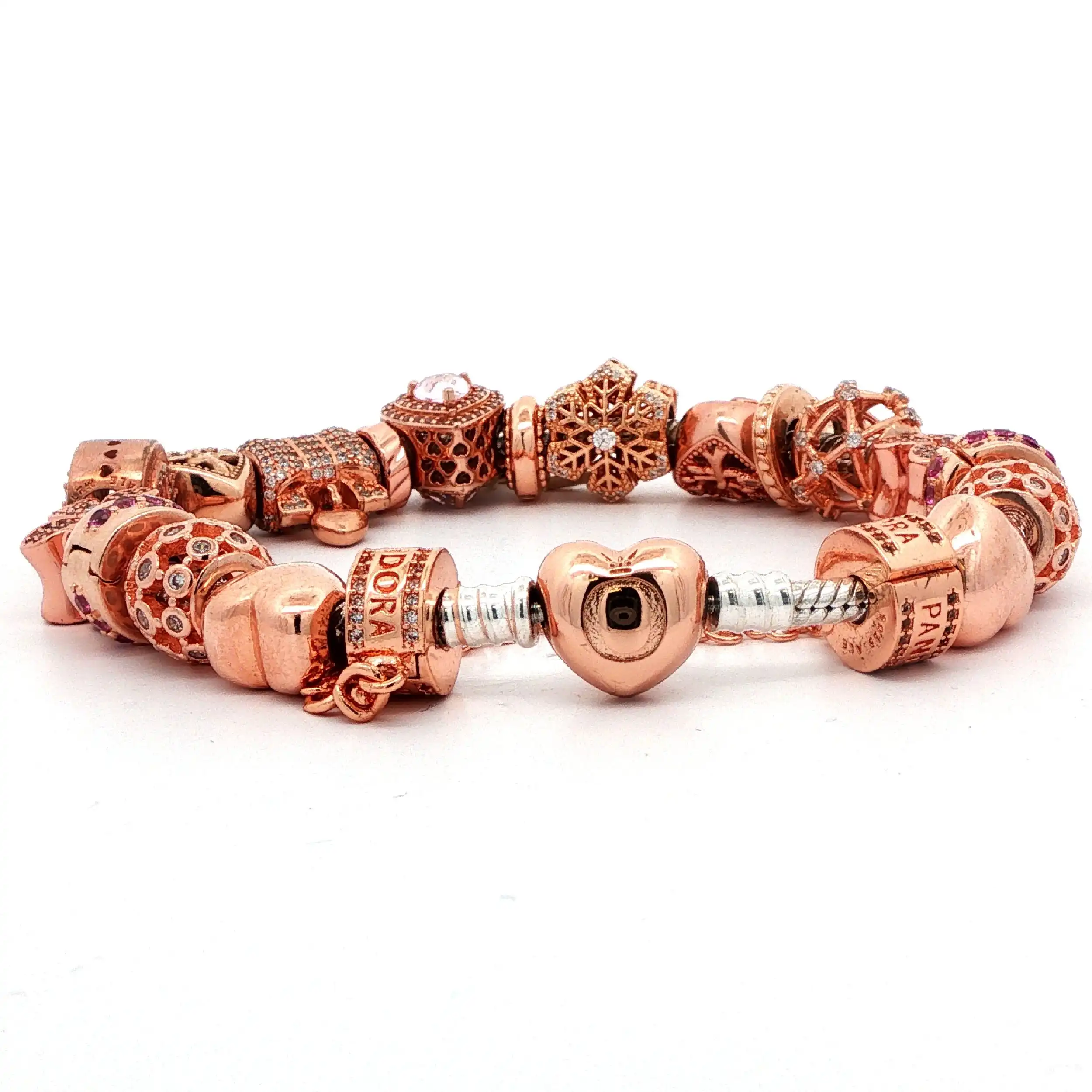 Pandora Armband mit Herzverschluss Rosé mit 18 Charms Pandora Armband mit Herzverschluss Rosé mit 18 Charms