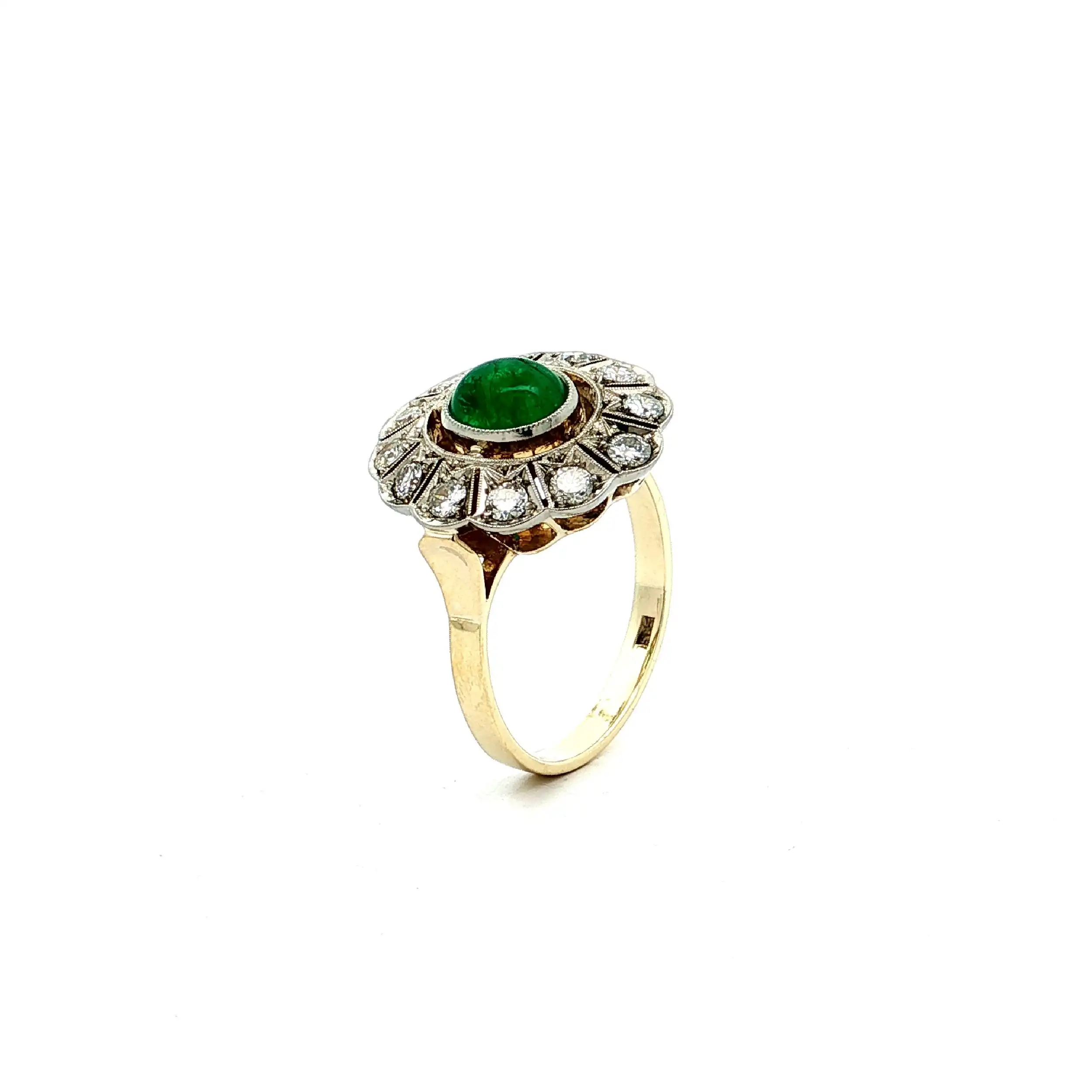 Ring Bicolor mit Smaragd Cabochon & Brillanten Ring Bicolor mit Smaragd Cabochon & Brillanten