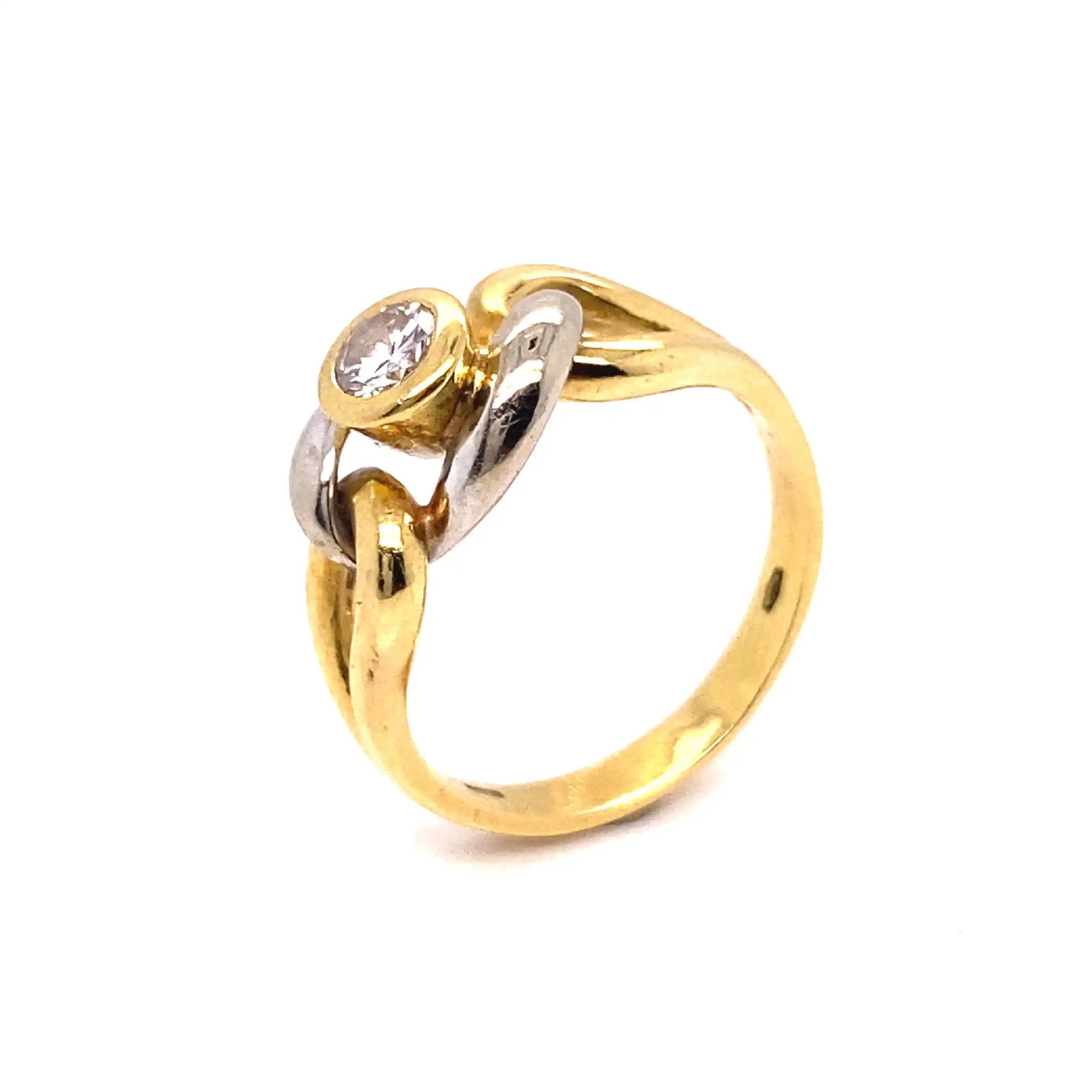 Ring bicolor mit Brillant, graviert mit 0,32ct. Ring bicolor mit Brillant, graviert mit 0,32ct.