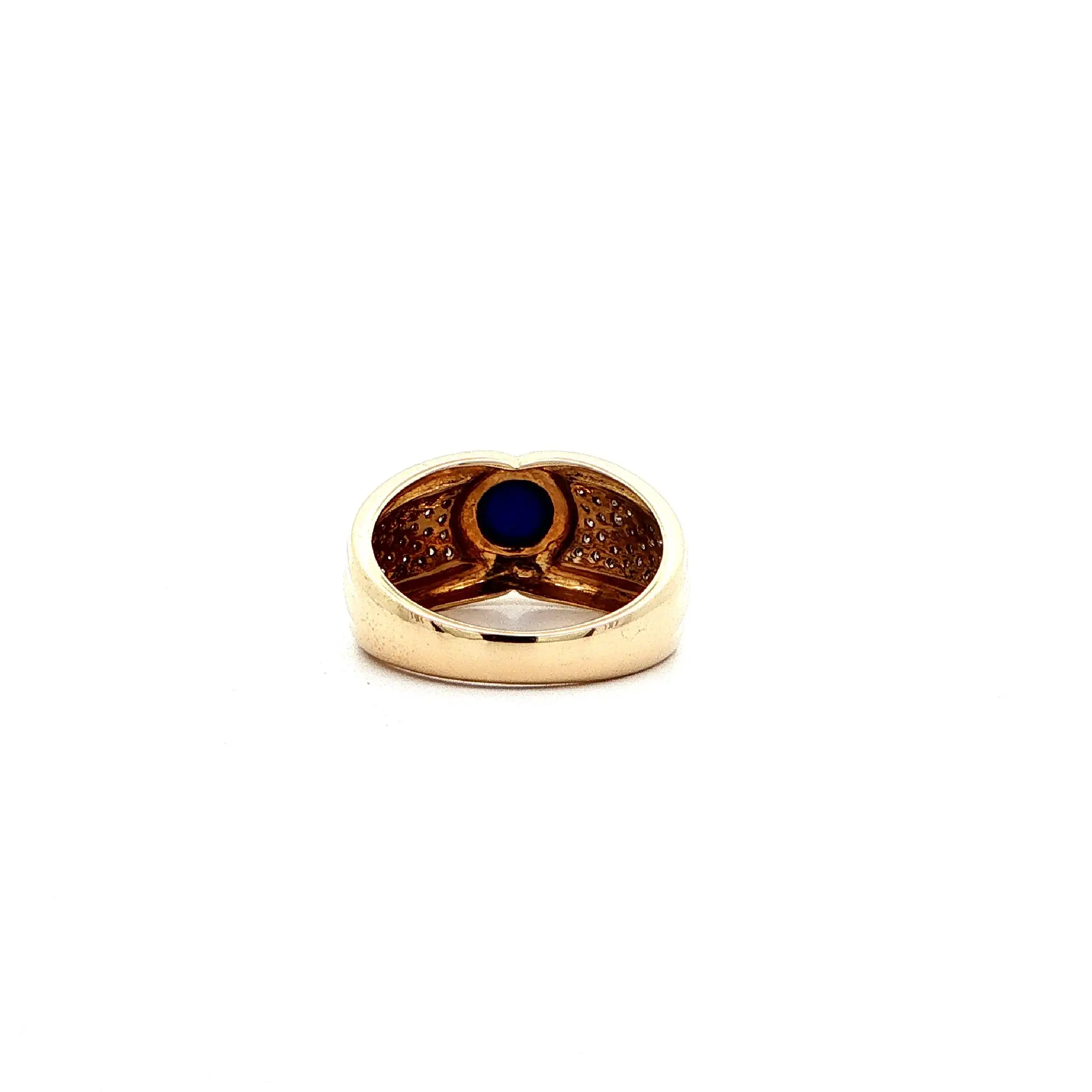 Ring mit Saphir Cabochon & Brillanten Ring mit Saphir Cabochon & Brillanten