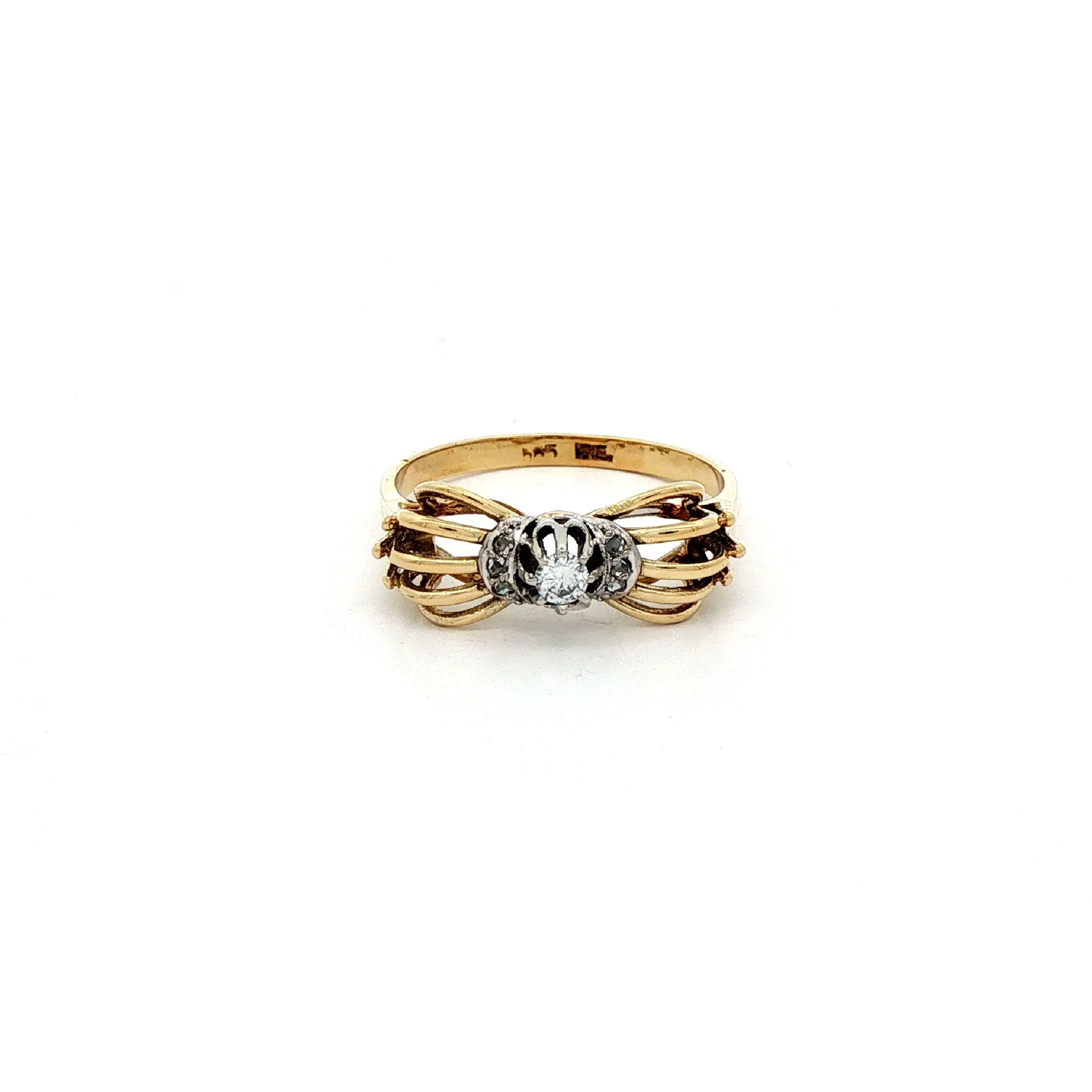 Ring mit Brillant und Diamantrosen