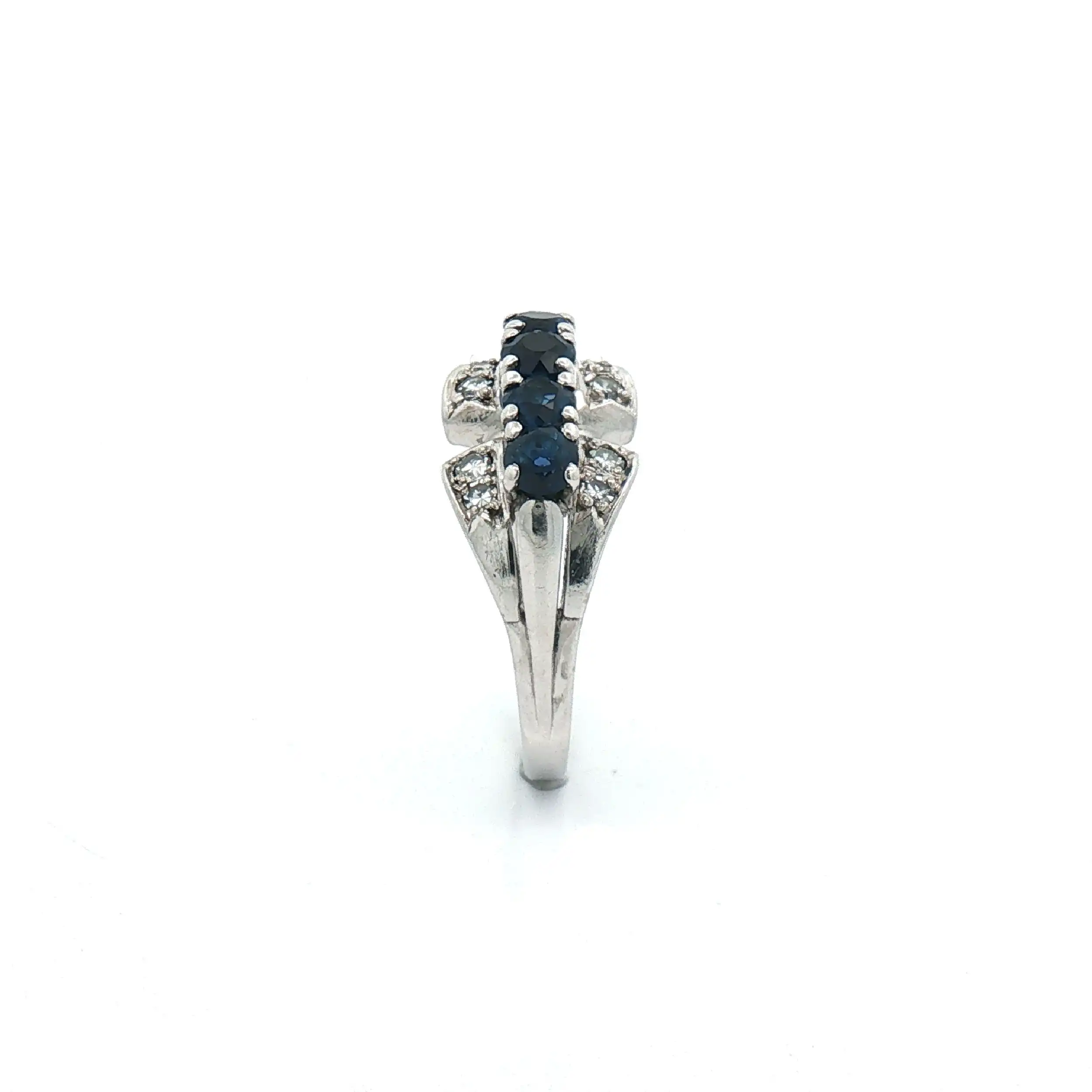 Ring Weißgold mit Saphir und Diamanten Ring Weißgold mit Saphir und Diamanten