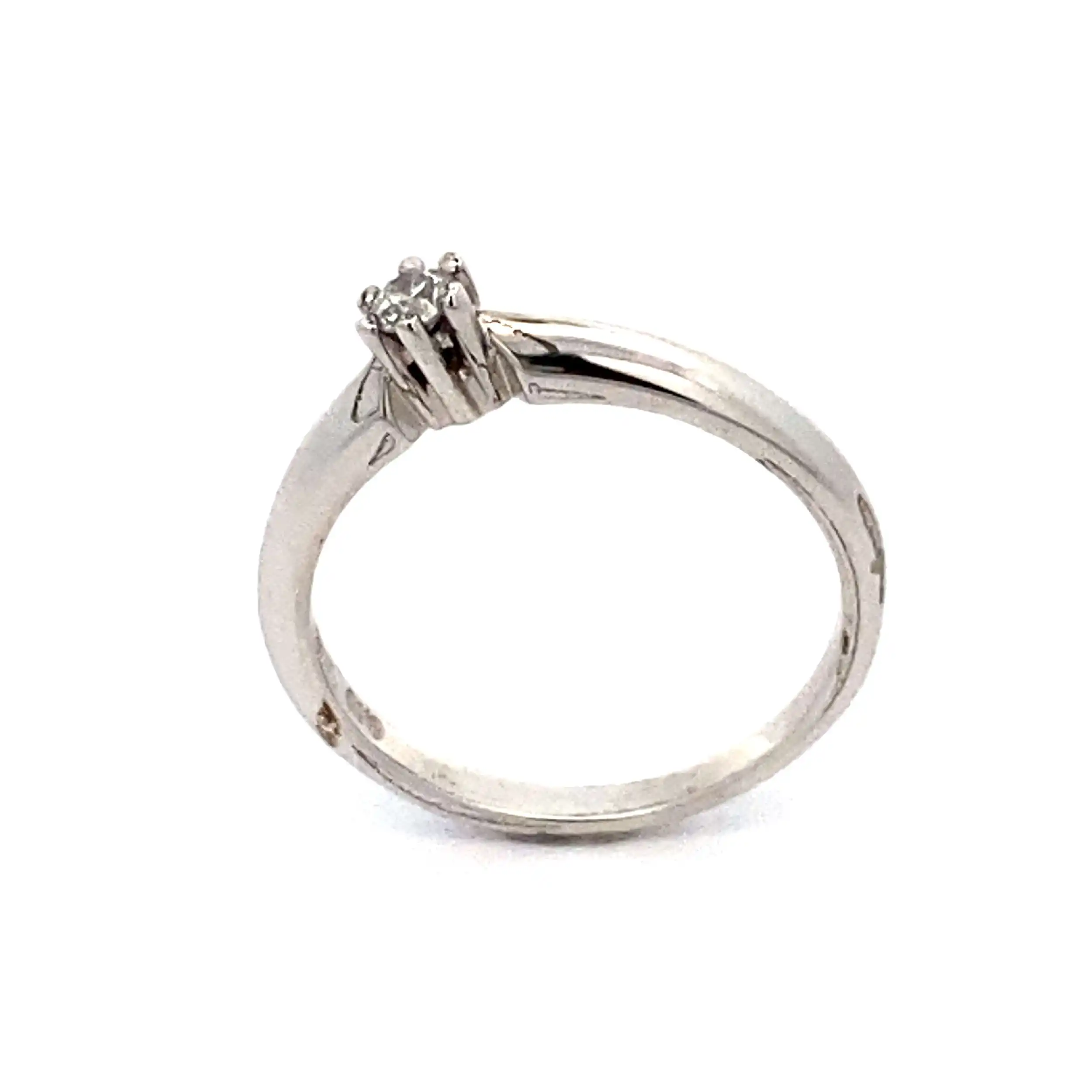 Ring Weißgold "Christ" mit Brillant Solitär, graviert mit 0,10ct Ring Weißgold "Christ" mit Brillant Solitär, graviert mit 0,10ct