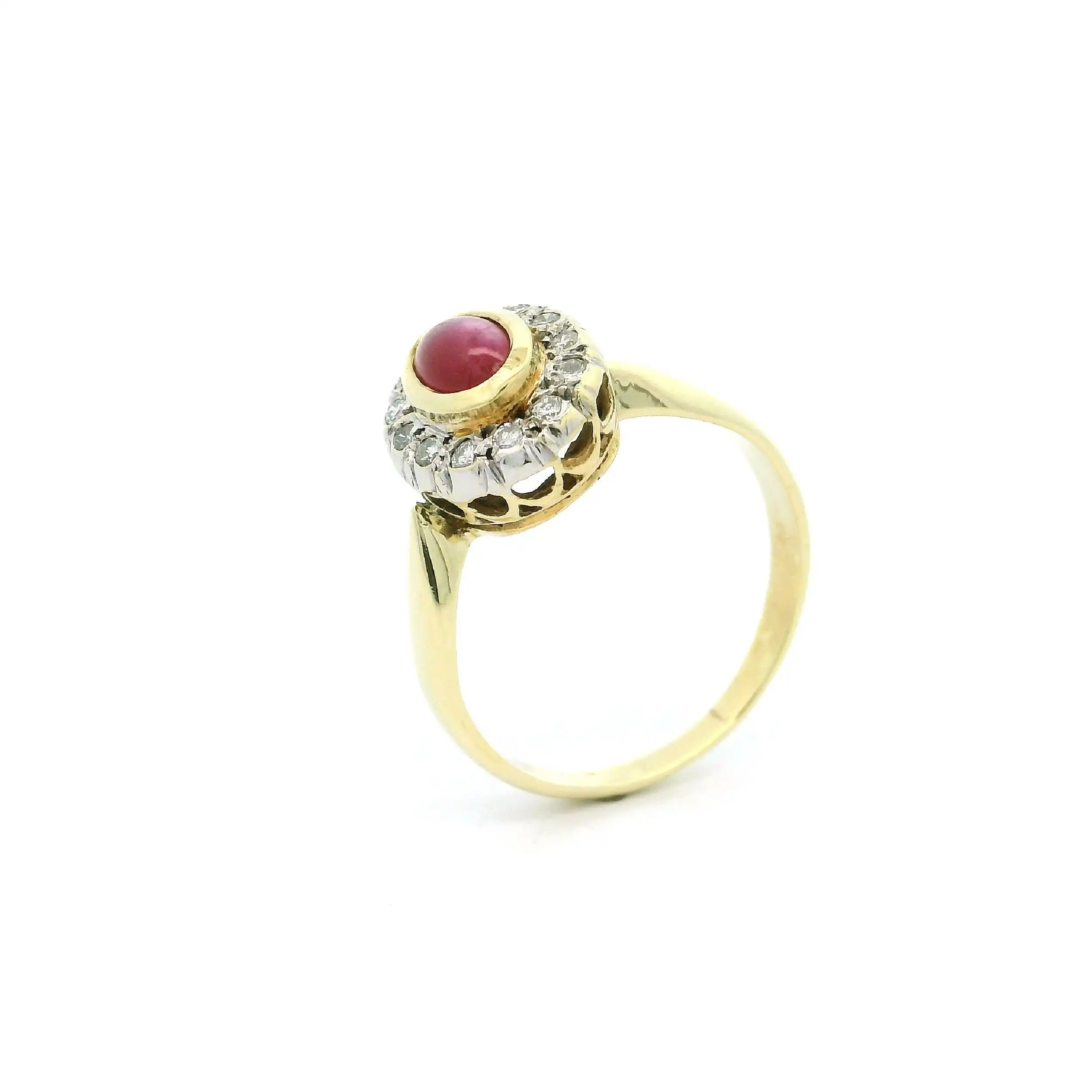 Ring Gelbgold mit Rubin Cabochon & Brillanten