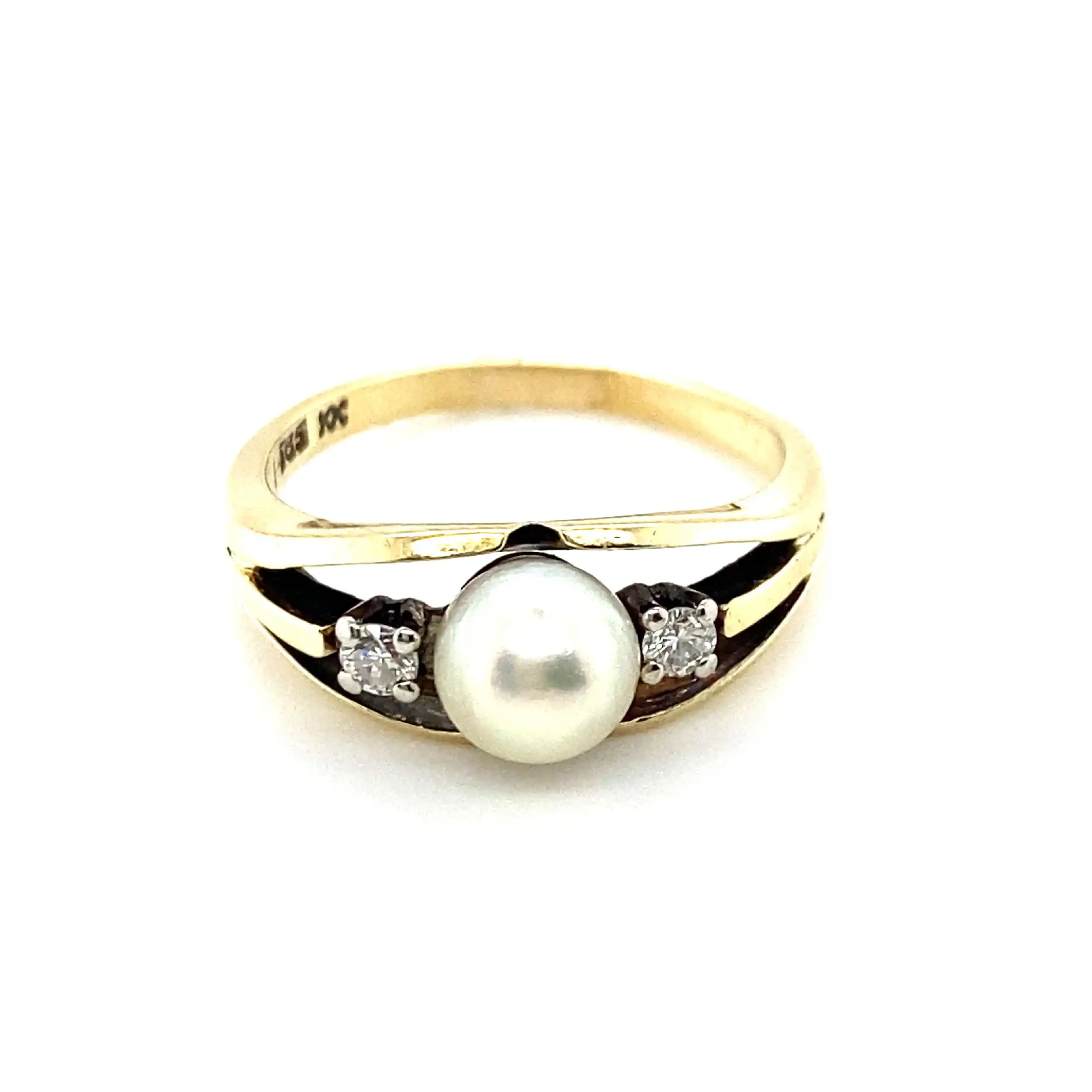 Ring Gelbgold mit Perle und Brillanten Ring Gelbgold mit Perle und Brillanten