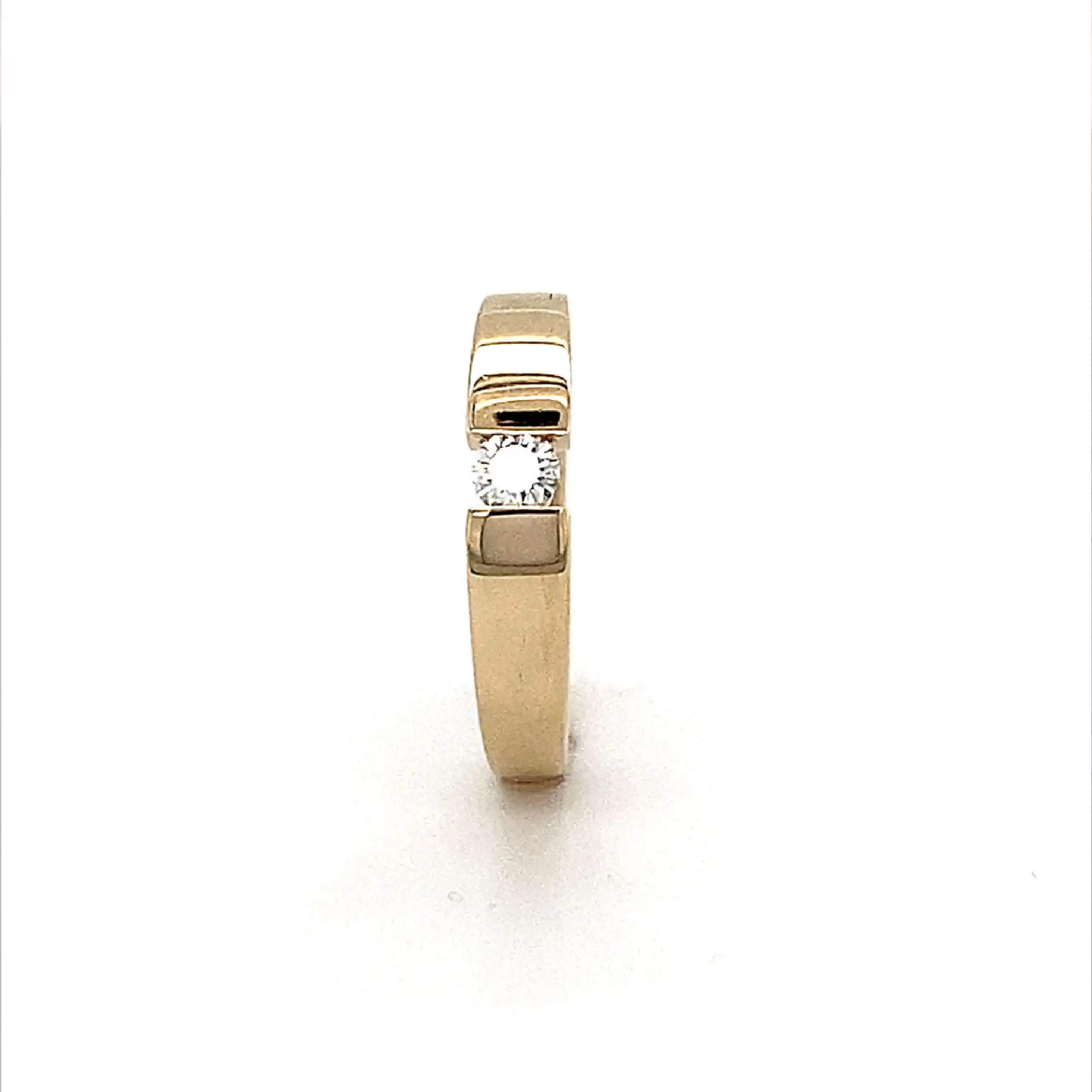 Ring Gelbgold mit Brillant, graviert mit 0,10ct Ring Gelbgold mit Brillant, graviert mit 0,10ct