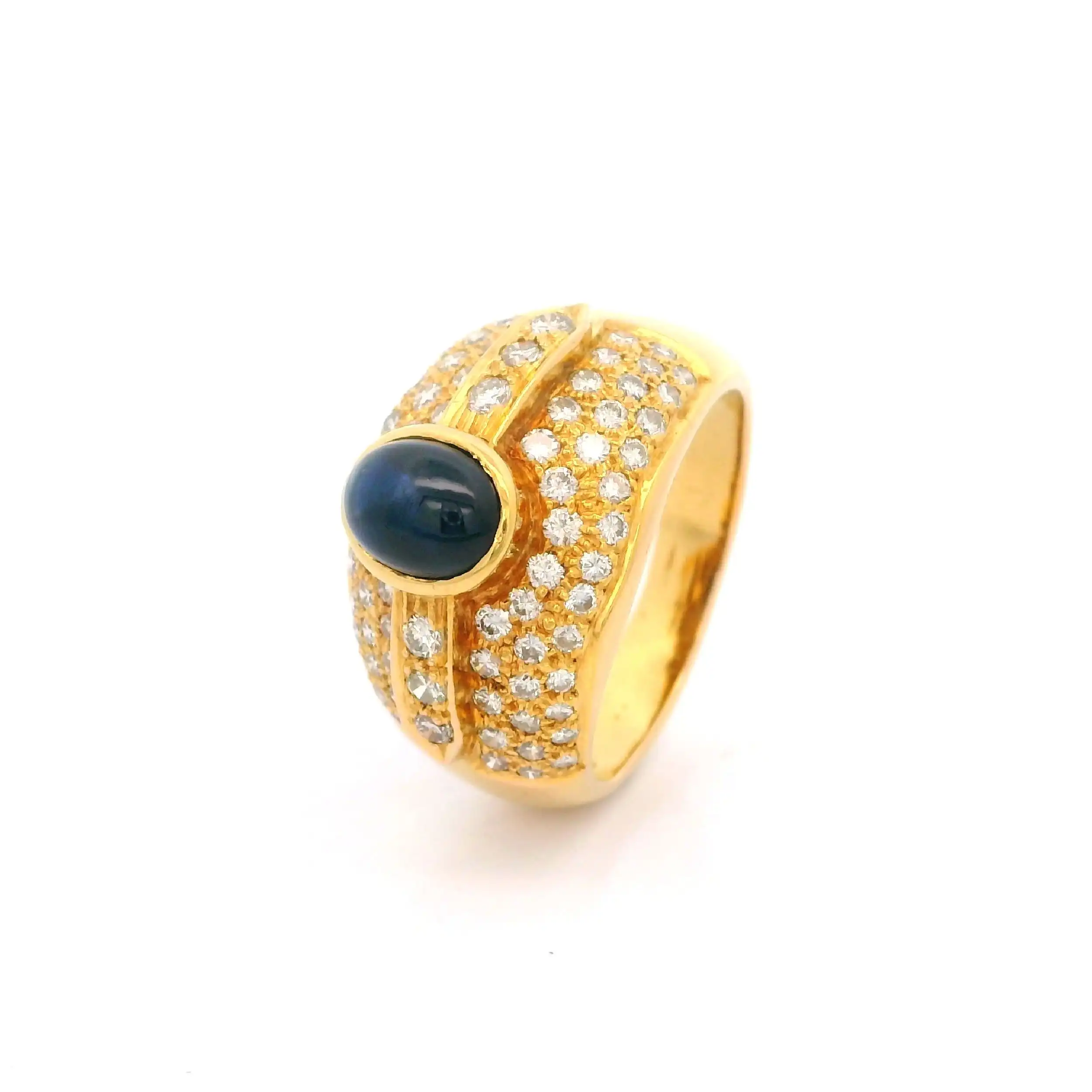 Ring Gelbgold mit Saphir Cabochon und Brillanten