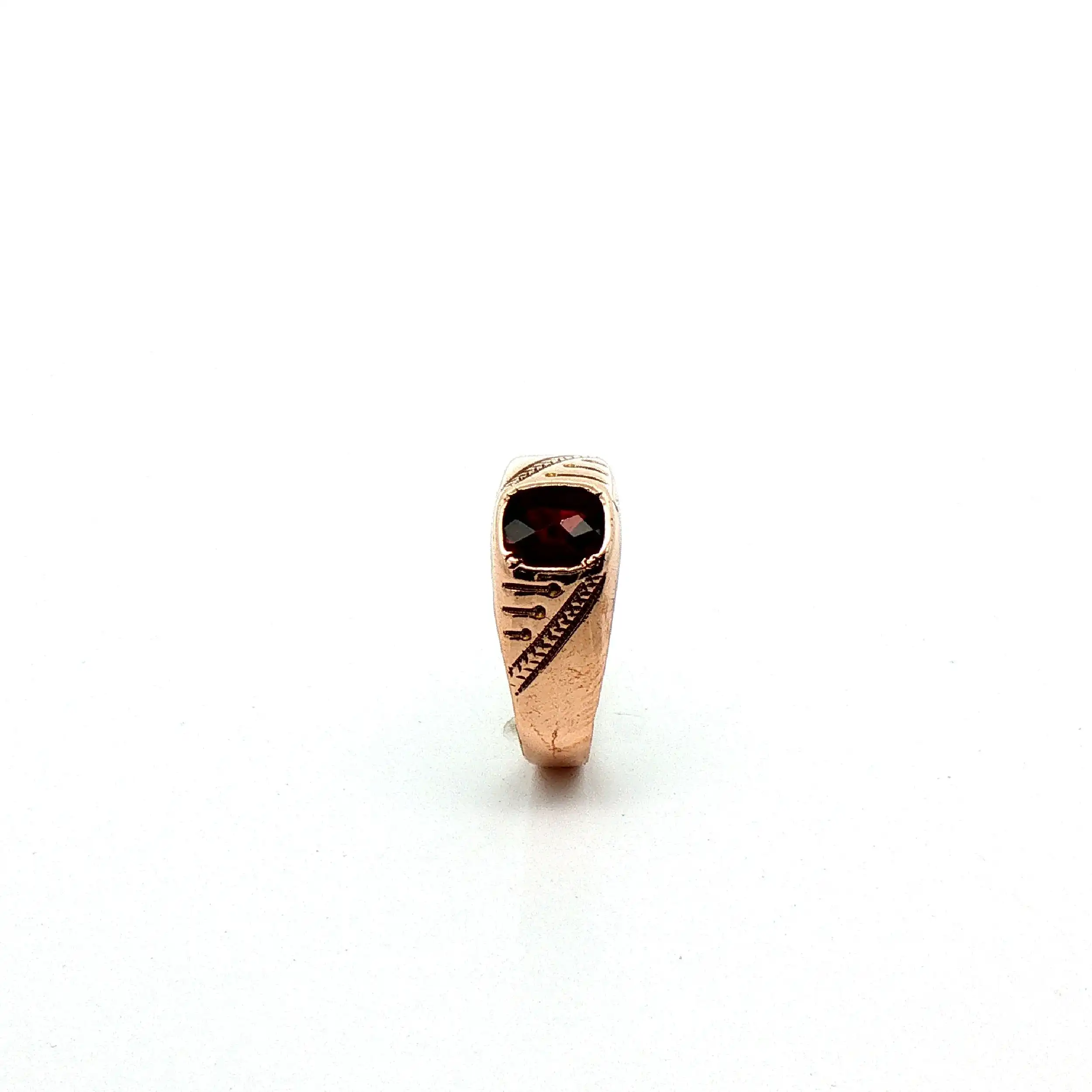 Ring Rotgold mit rotem Farbstein