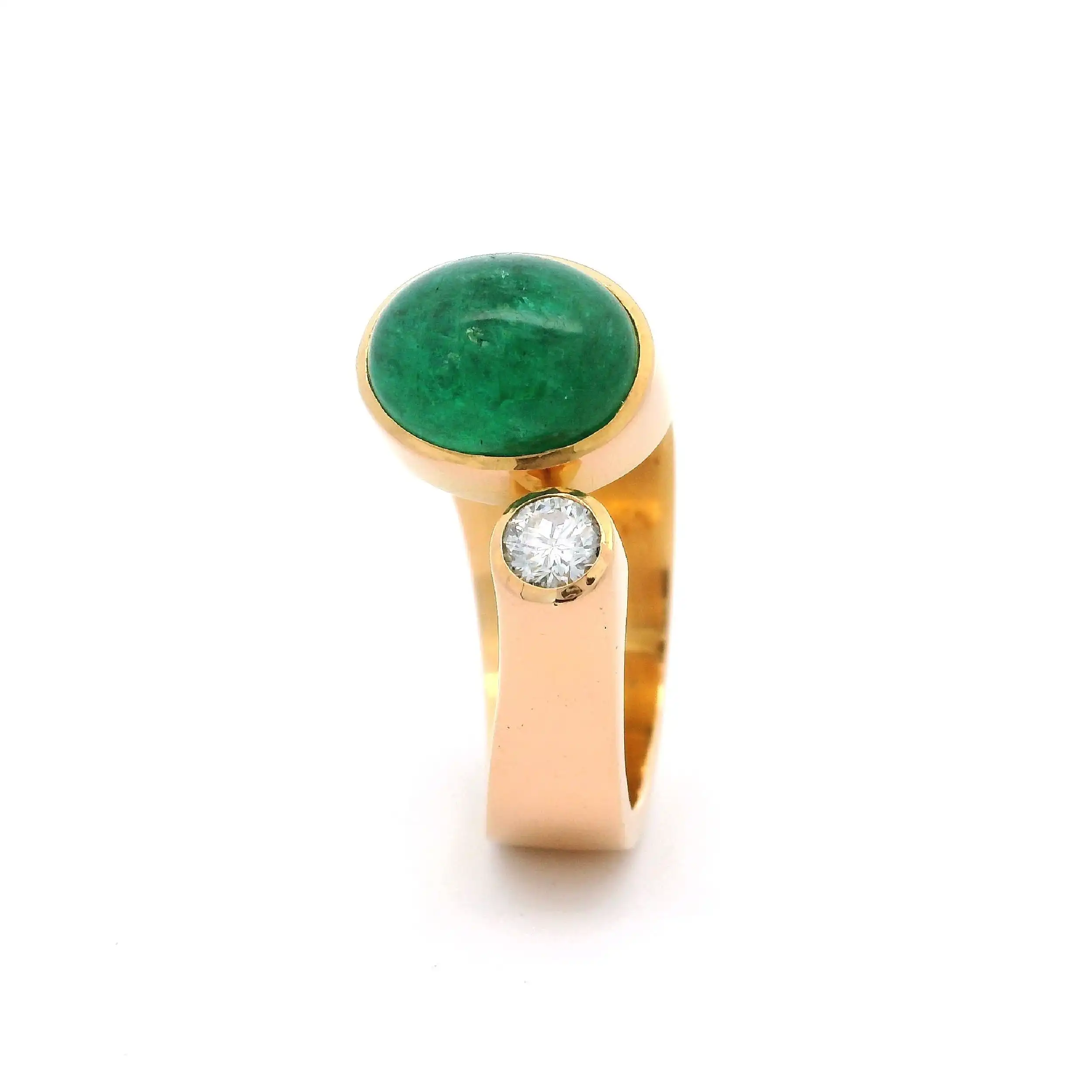 Ring Gelbgold mit Smaragd Cabochon & Brillant