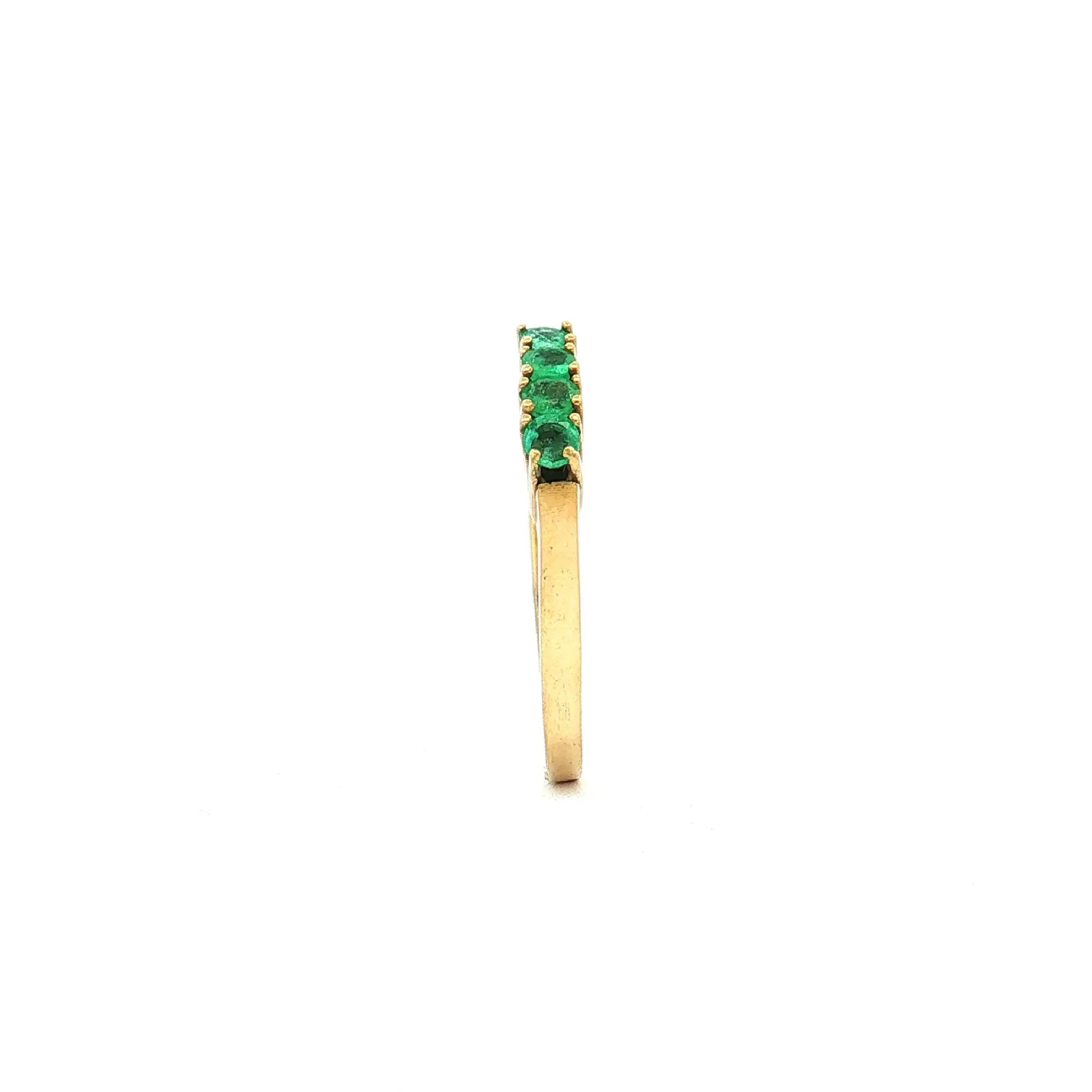 Ring Gelbgold mit grünen Steinen Ring Gelbgold mit grünen Steinen