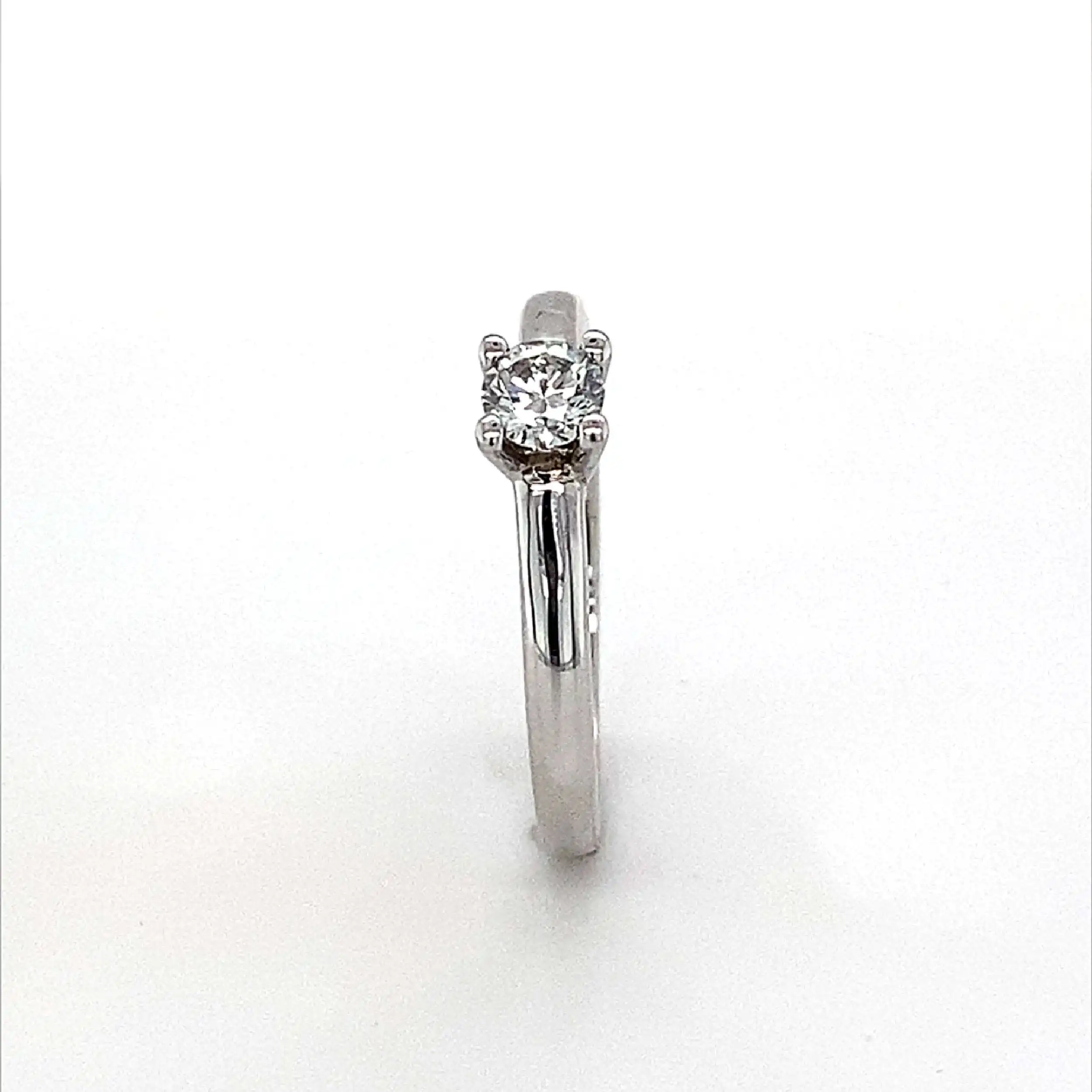 Ring Weißgold mit Brillant Ring Weißgold mit Brillant
