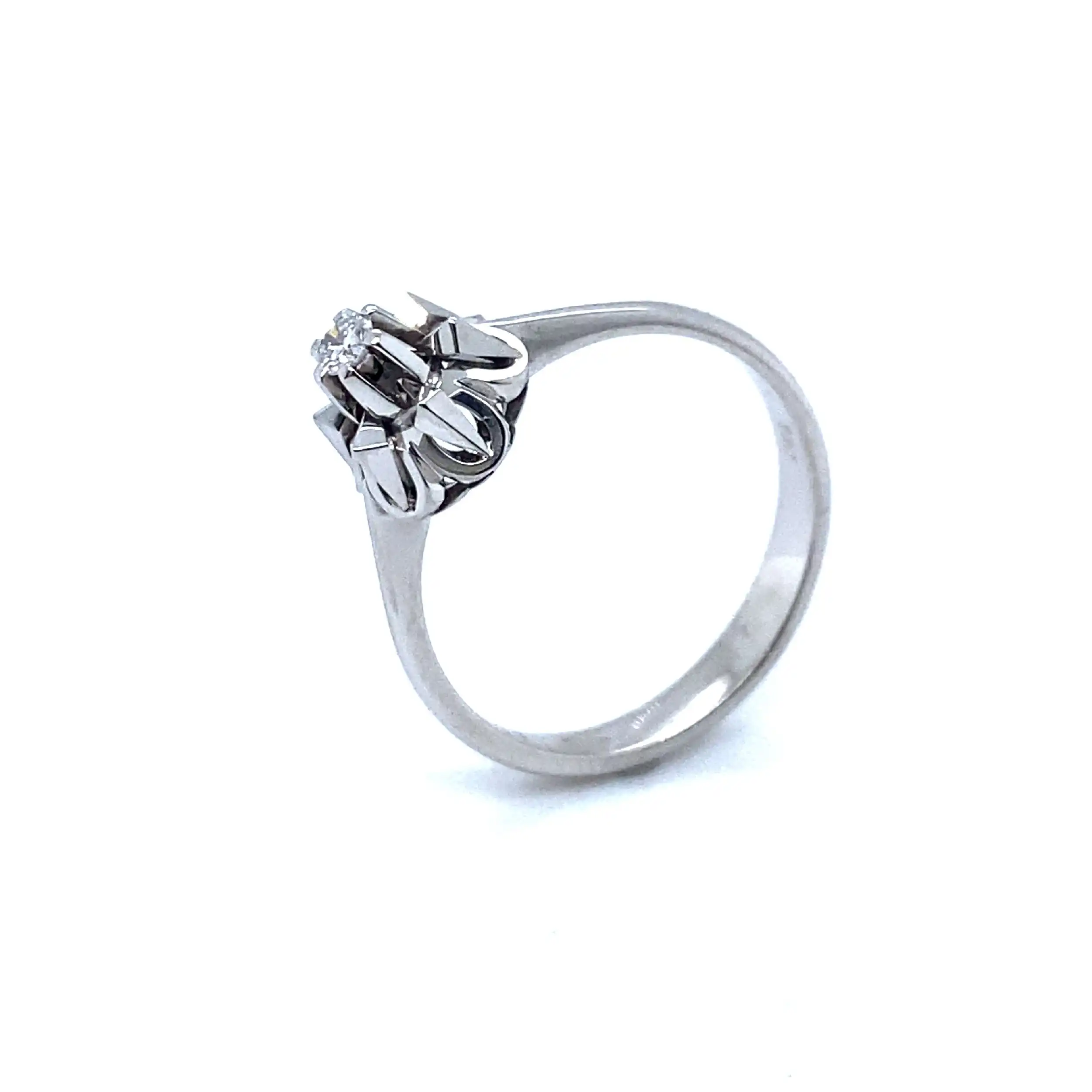 Ring Weißgold mit Brillant, graviert mit 0,07ct. Ring Weißgold mit Brillant, graviert mit 0,07ct.