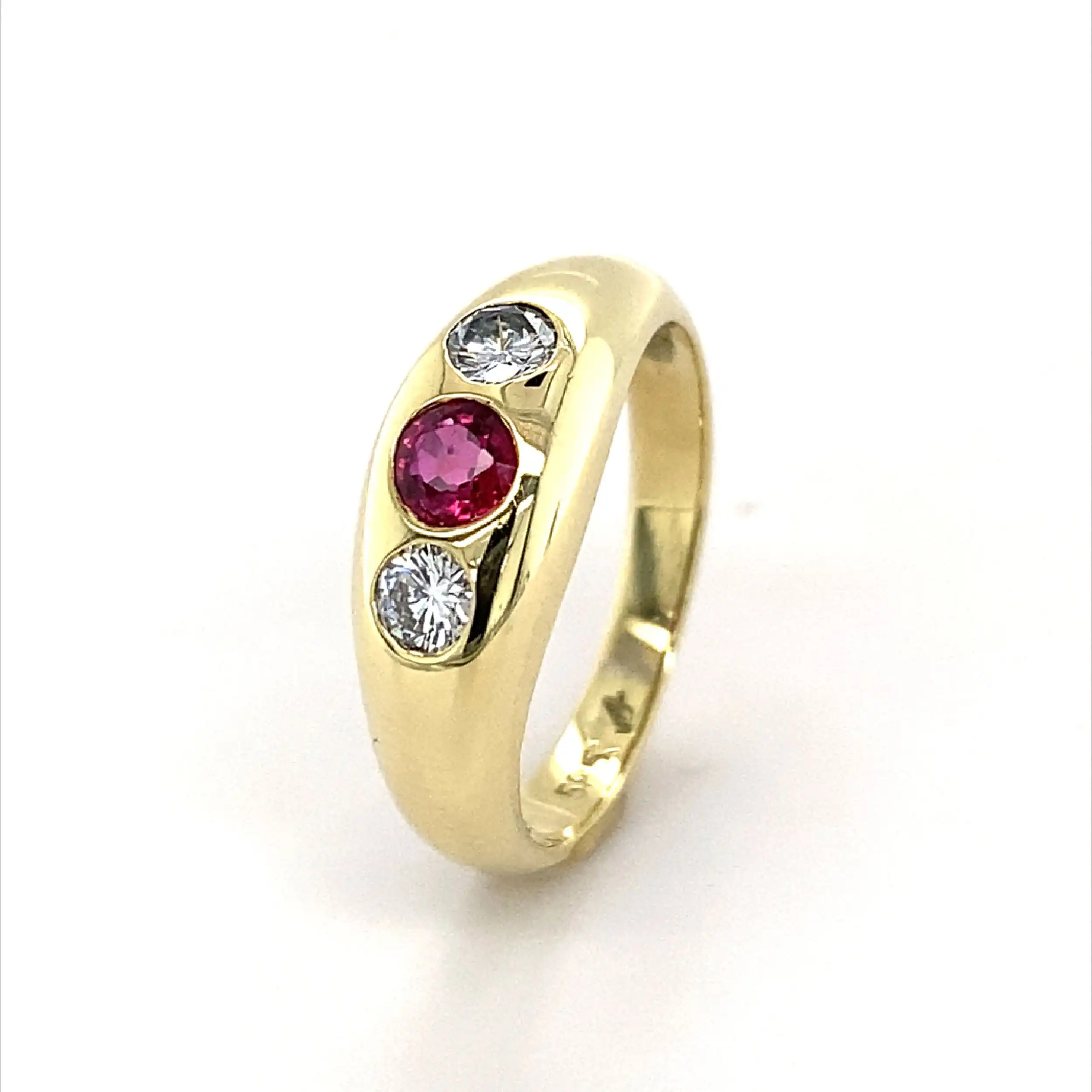 Bandring Gelbgold mit Rubin und Brillanten Bandring Gelbgold mit Rubin und Brillanten