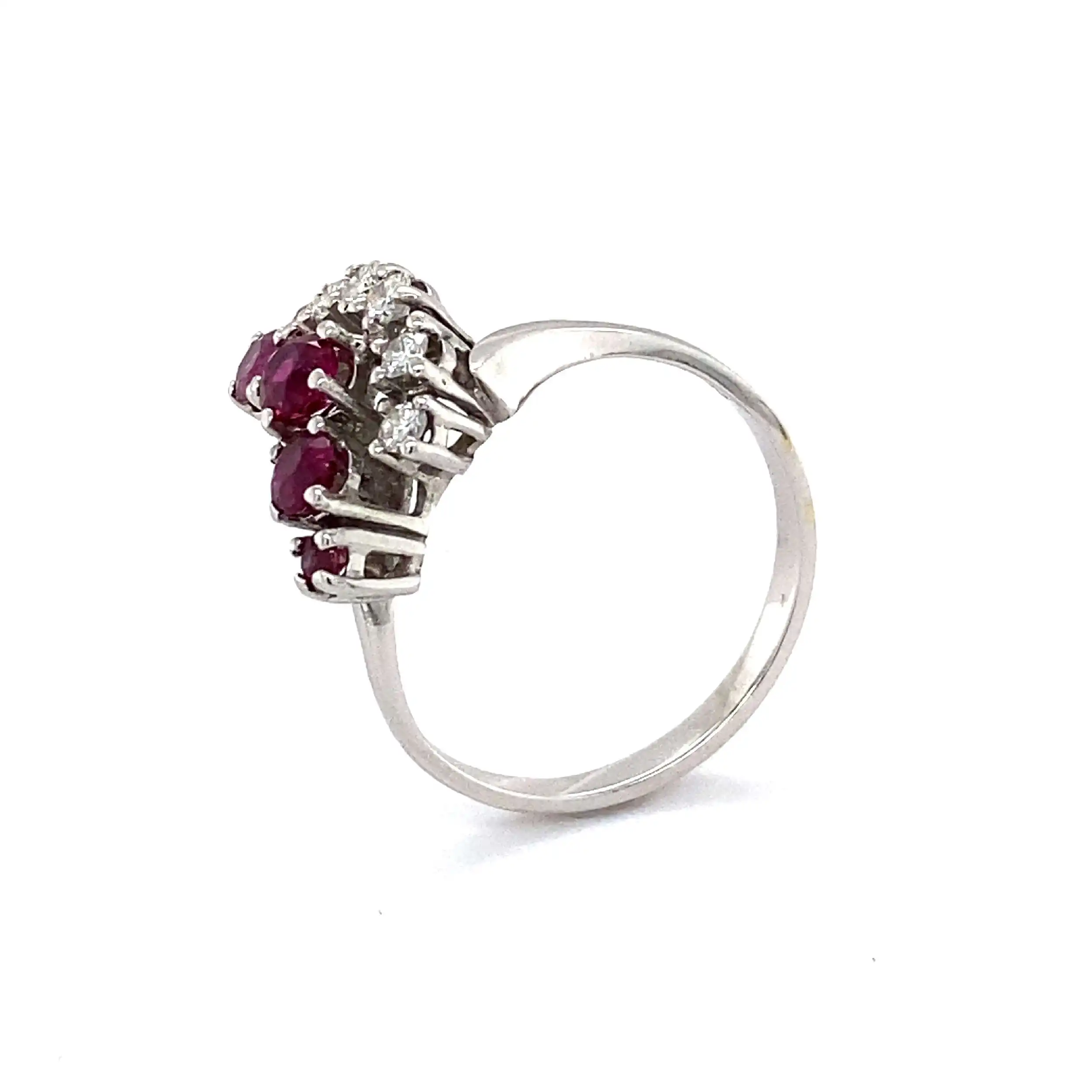 Ring Weißgold mit Rubine und Brillanten Ring Weißgold mit Rubine und Brillanten