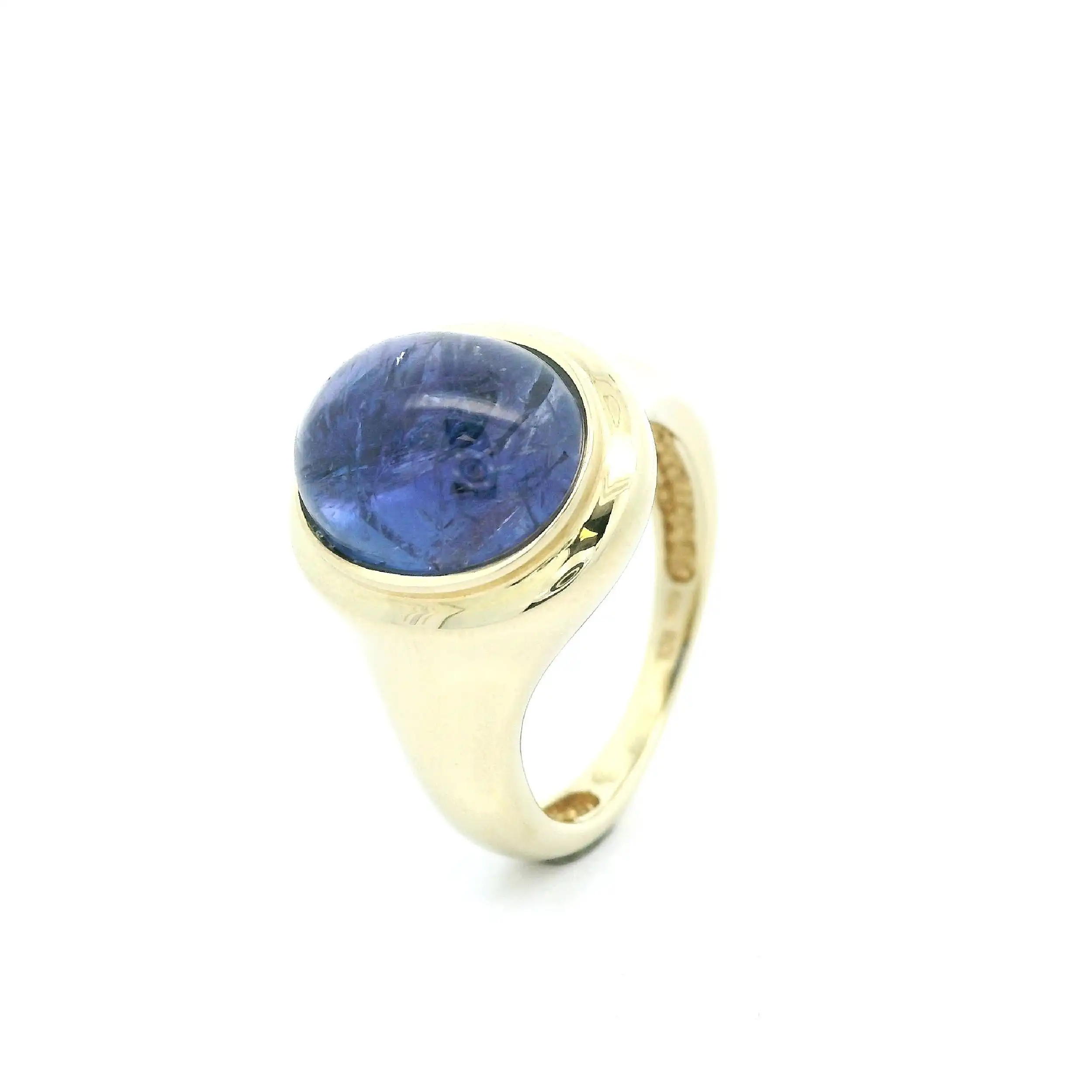 Ring Gelbgold mit Cordierit Cabochon Ring Gelbgold mit Cordierit Cabochon