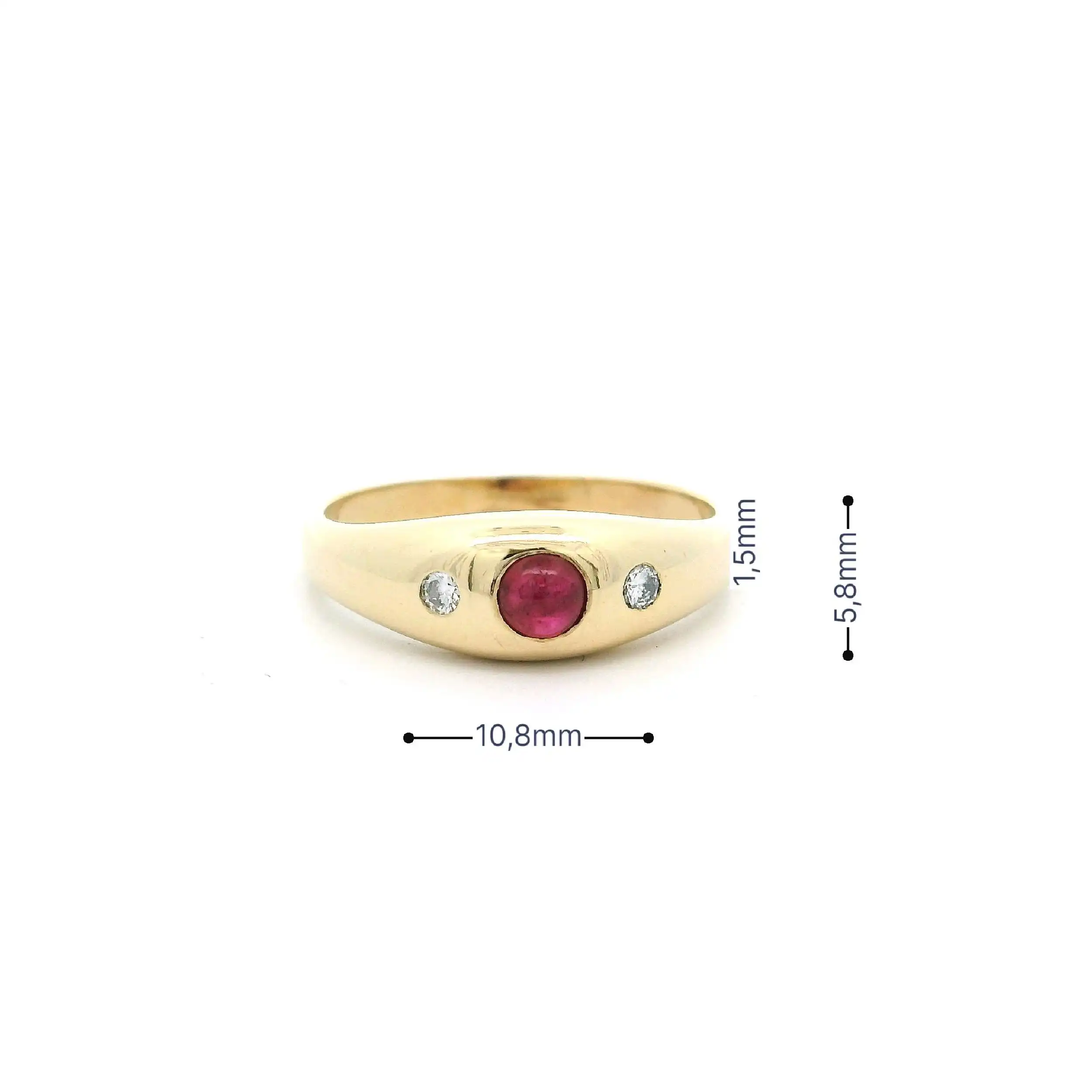 Ring Gelbgold mit Rubin Cabochon & Brillanten, graviert mit 0,06ct.