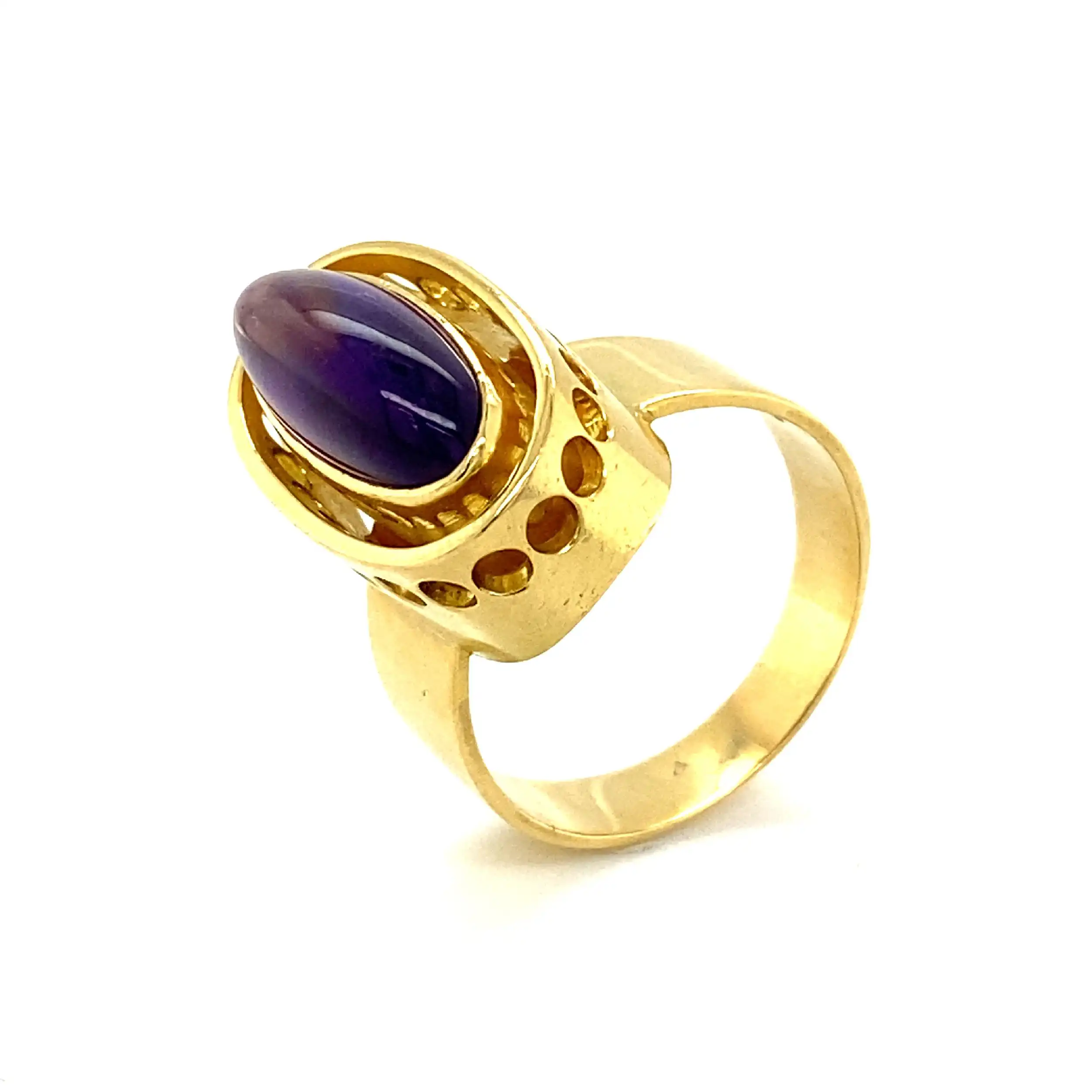 Ring Gelbgold mit lila Cabochon