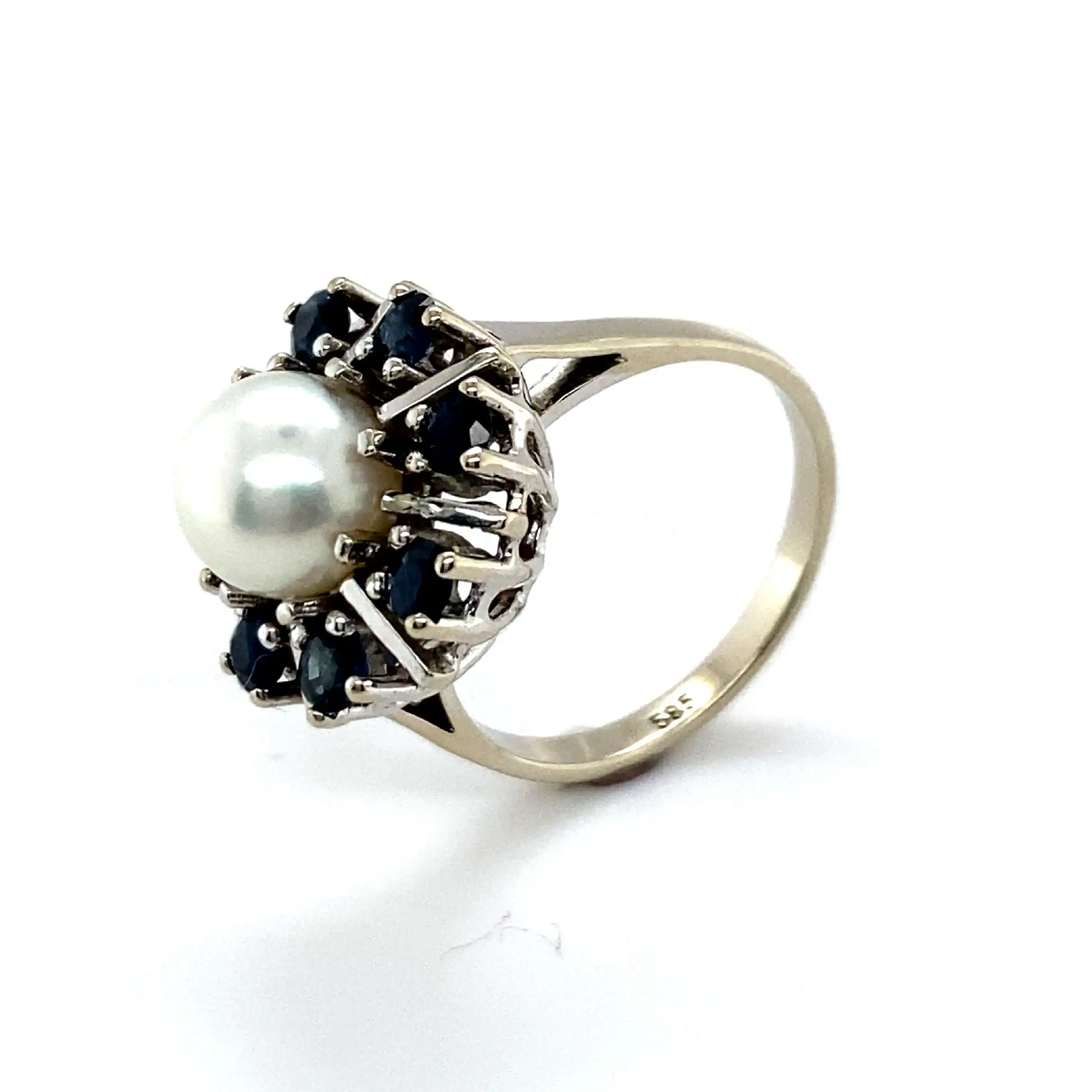 Ring Weißgold mit Perle und Saphiren Ring Weißgold mit Perle und Saphiren