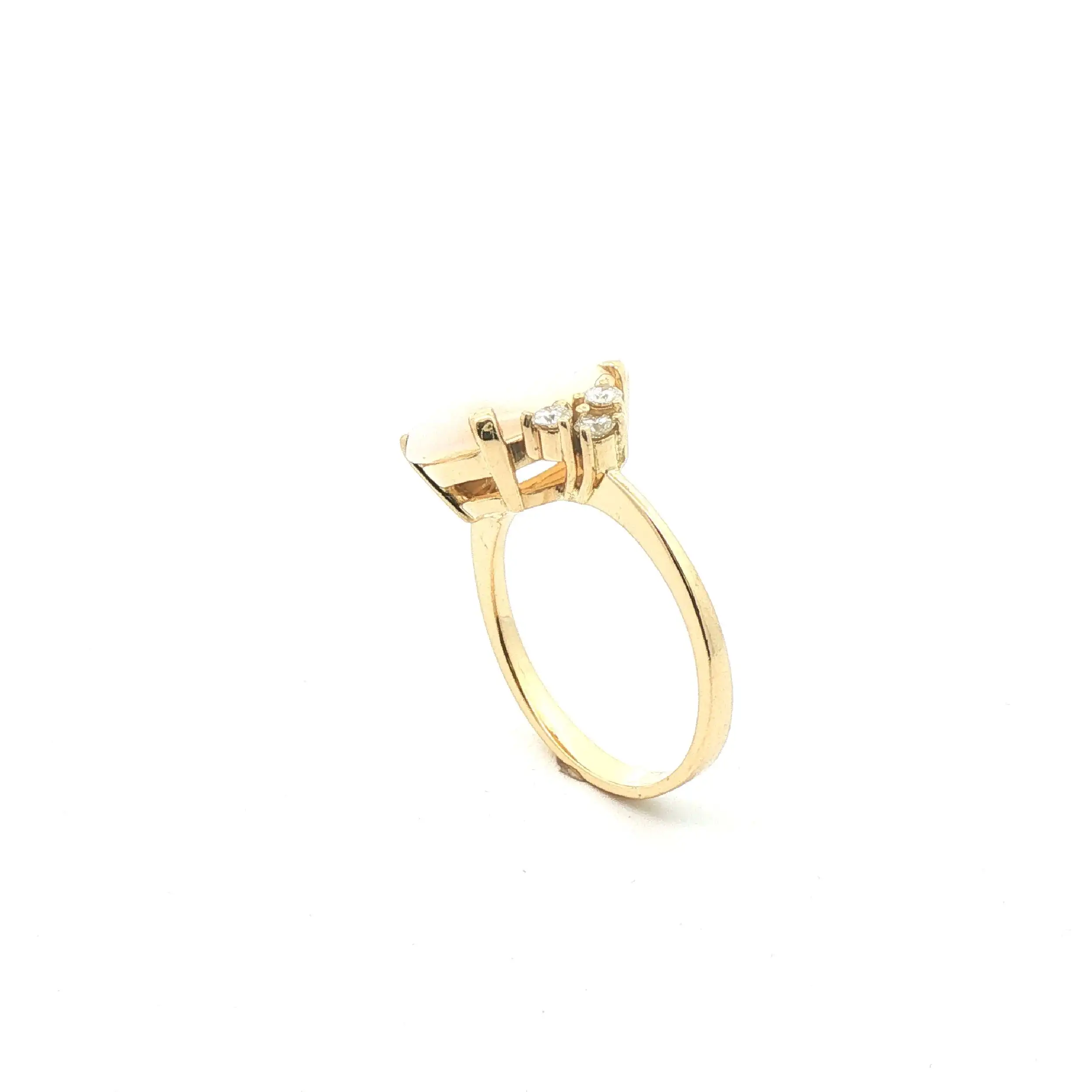 RIng Gelbgold mit Brillanten und Opal RIng Gelbgold mit Brillanten und Opal