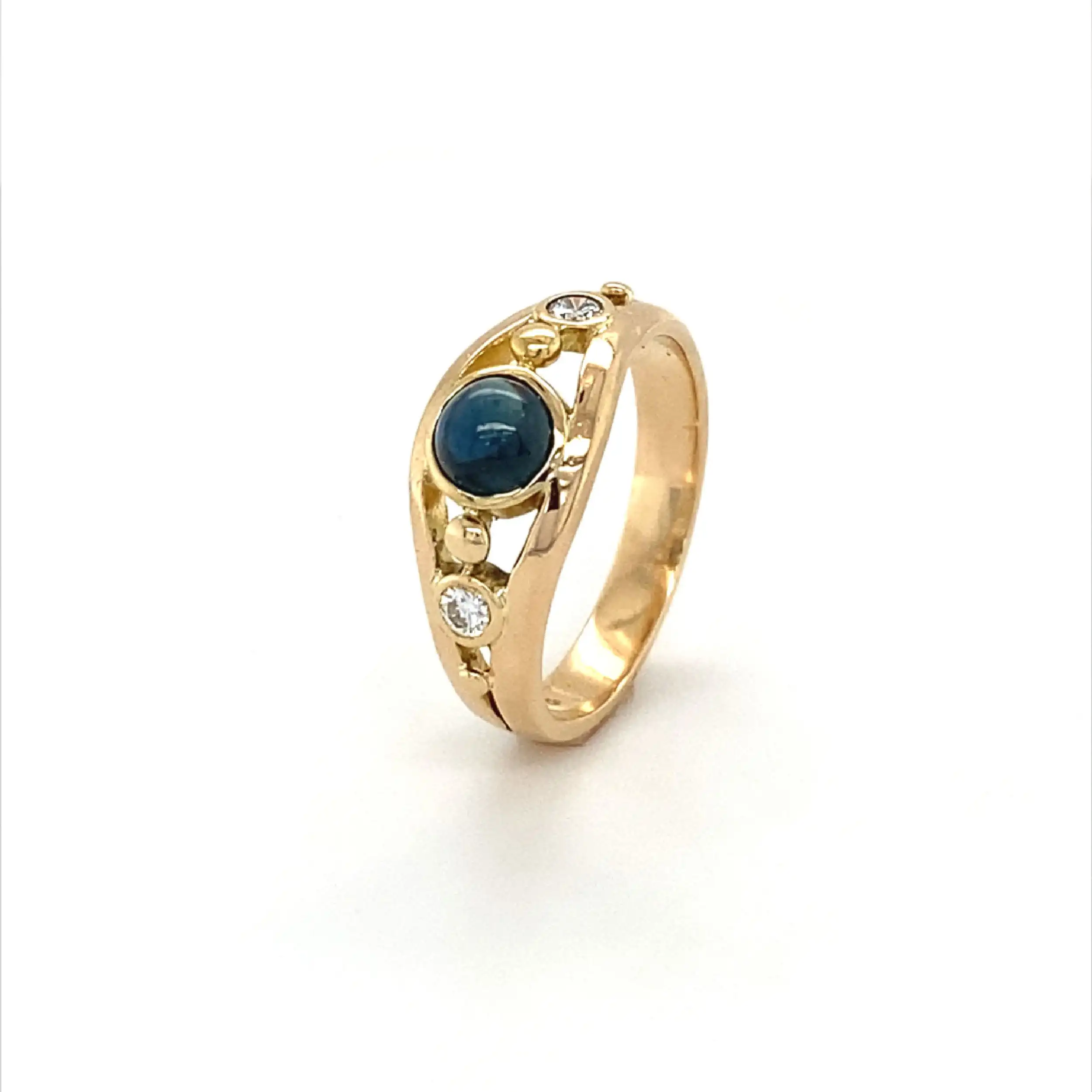 Ring Gelbgold mit blauem Cabochon und Brillanten Ring Gelbgold mit blauem Cabochon und Brillanten