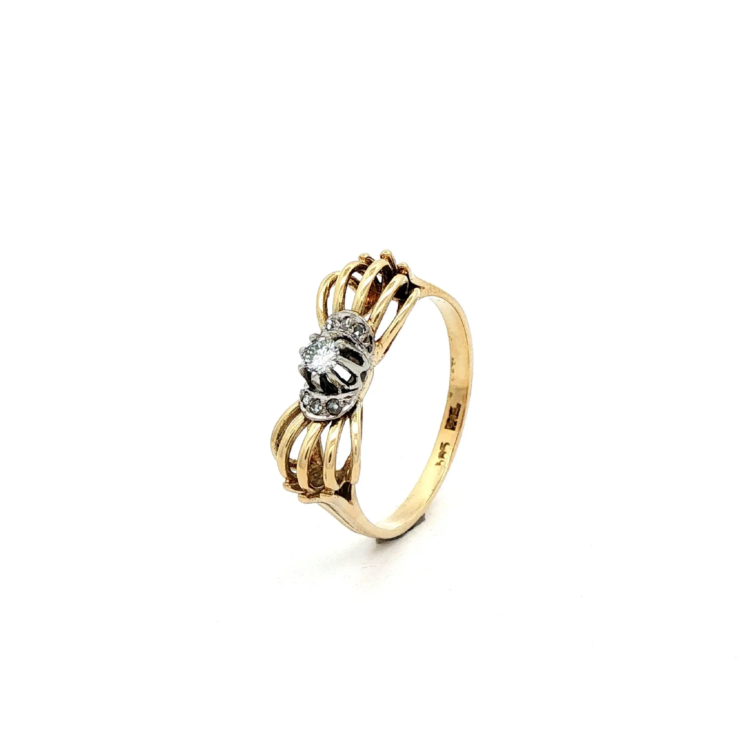 Ring mit Brillant und Diamantrosen Ring mit Brillant und Diamantrosen