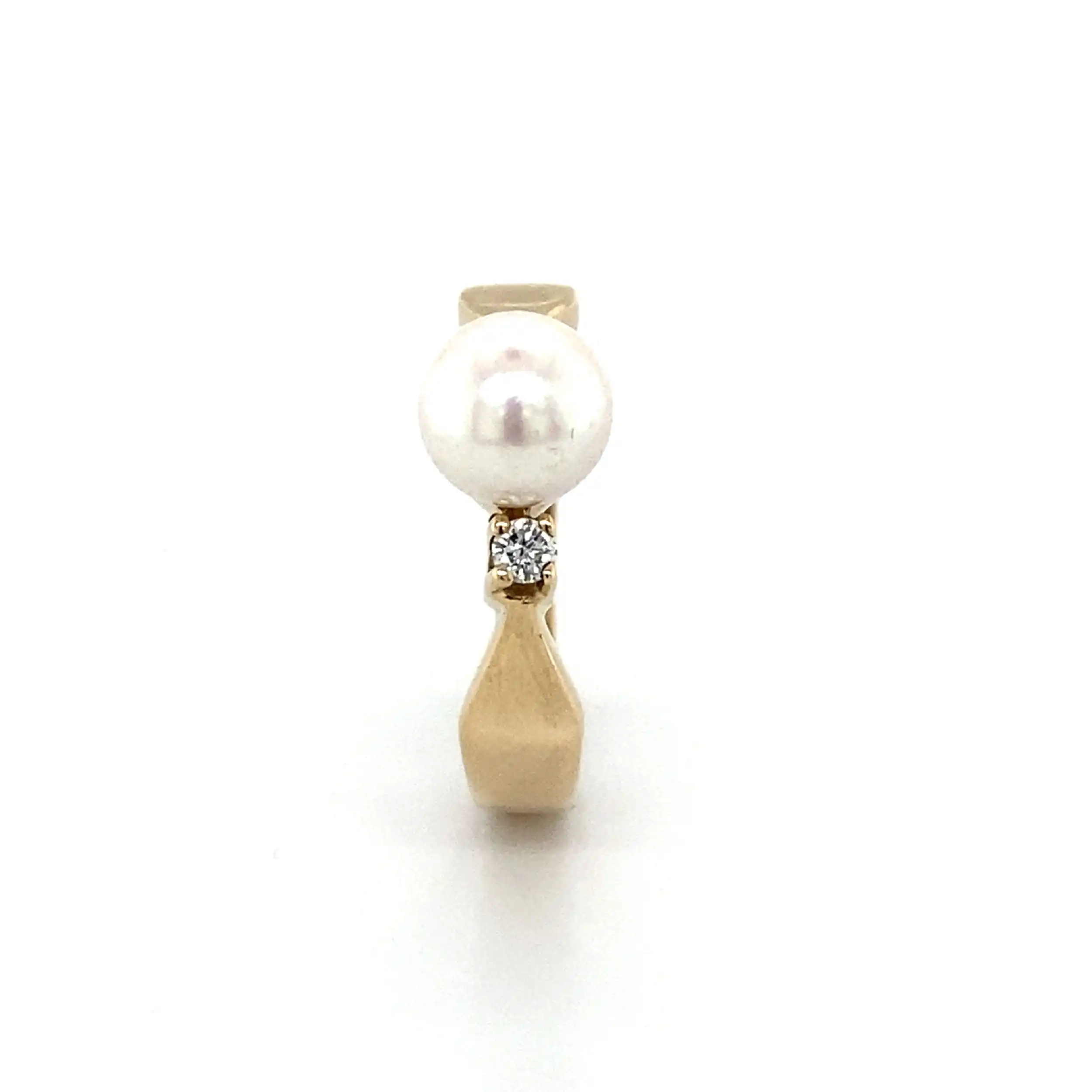 Ring Gelbgold mit Perle und Brillant Ring Gelbgold mit Perle und Brillant