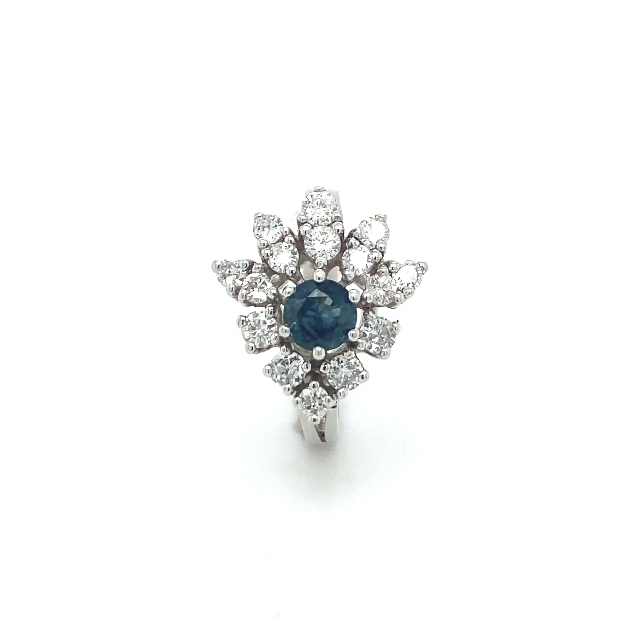 Ring Weißgold mit Saphir und Brillanten, graviert mit 0,64ct