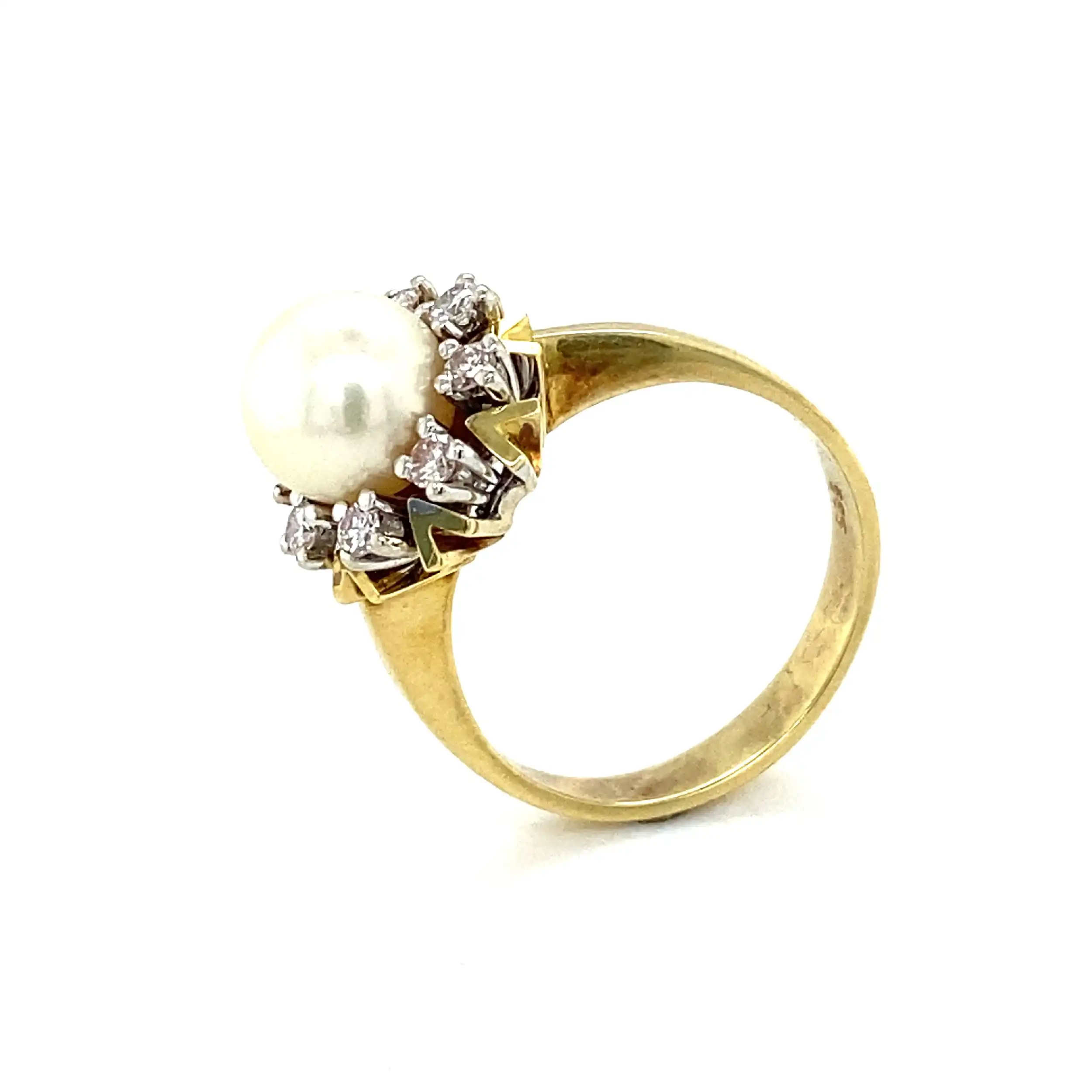 Ring Gelbgold mit Perle und Brilanten, graviert mit 0,32ct Ring Gelbgold mit Perle und Brilanten, graviert mit 0,32ct