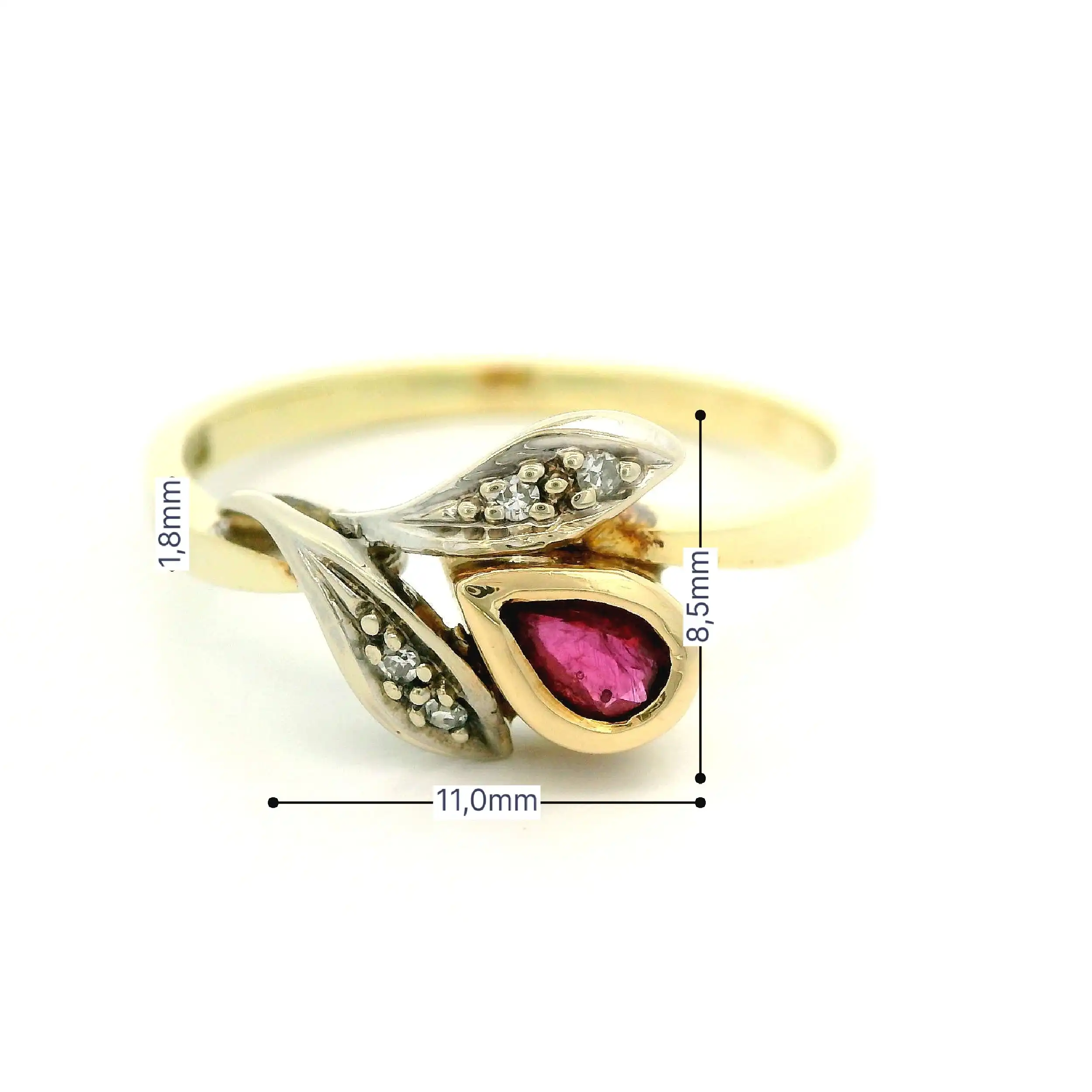 Ring Bicolor mit Rubin Tropfen und Diamanten, graviert 0,03ct. Ring Bicolor mit Rubin Tropfen und Diamanten, graviert 0,03ct.