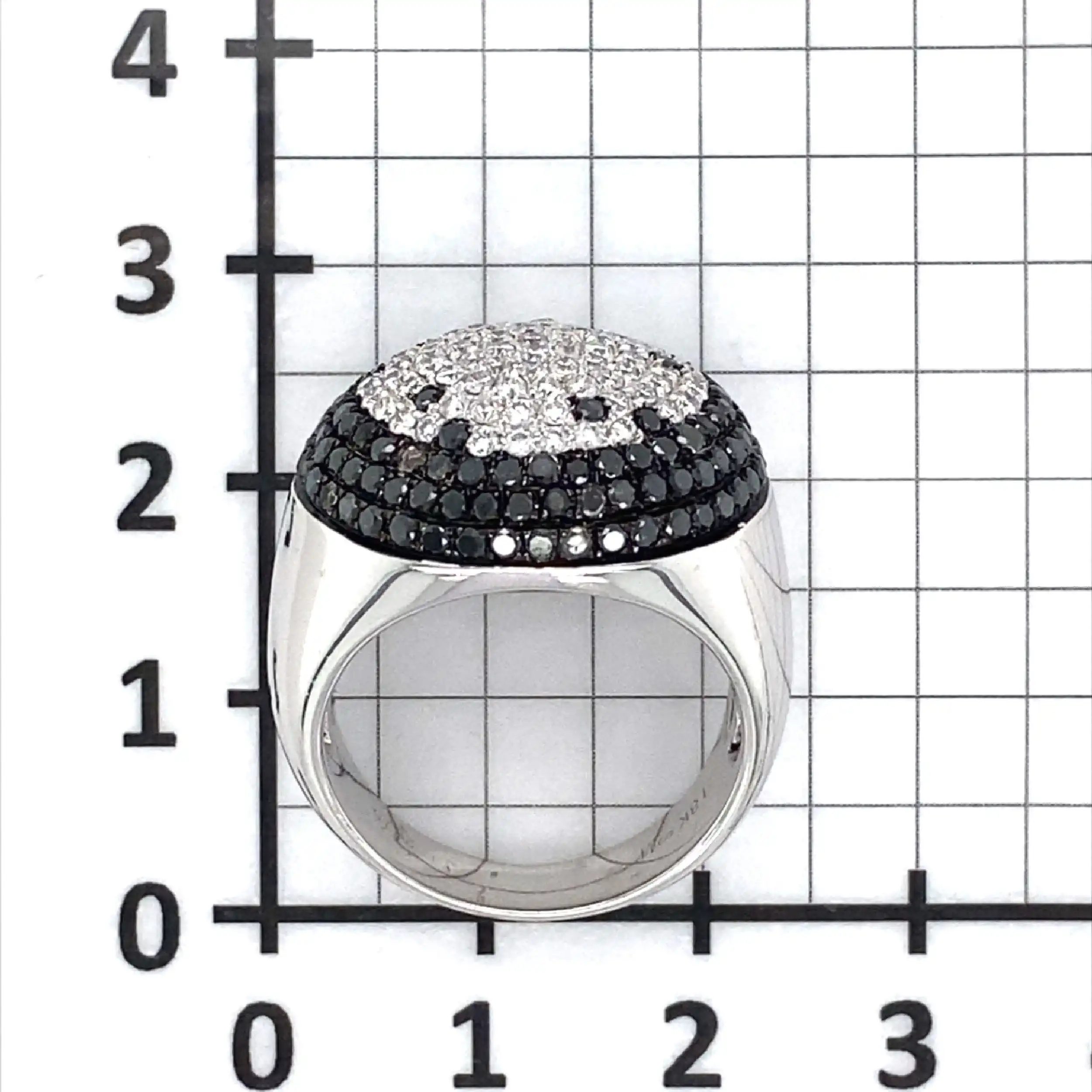 Ring Weißgold mit schwarzen und weißen Brillanten Ring Weißgold mit schwarzen und weißen Brillanten
