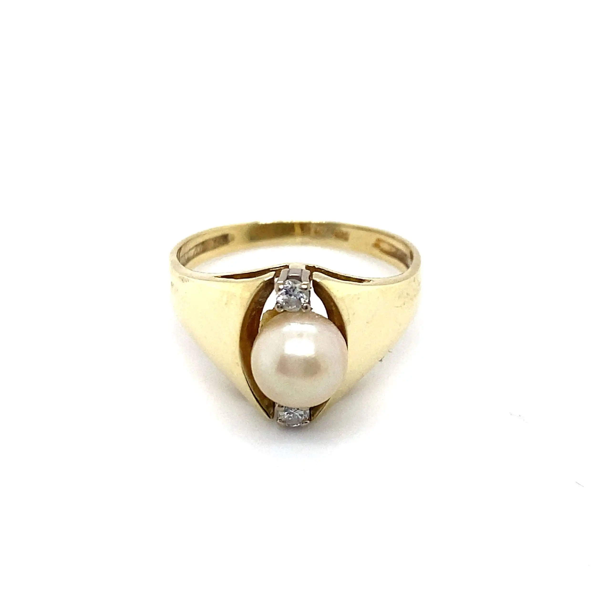 Ring Gelbgold mit Perle und Brillanten Ring Gelbgold mit Perle und Brillanten