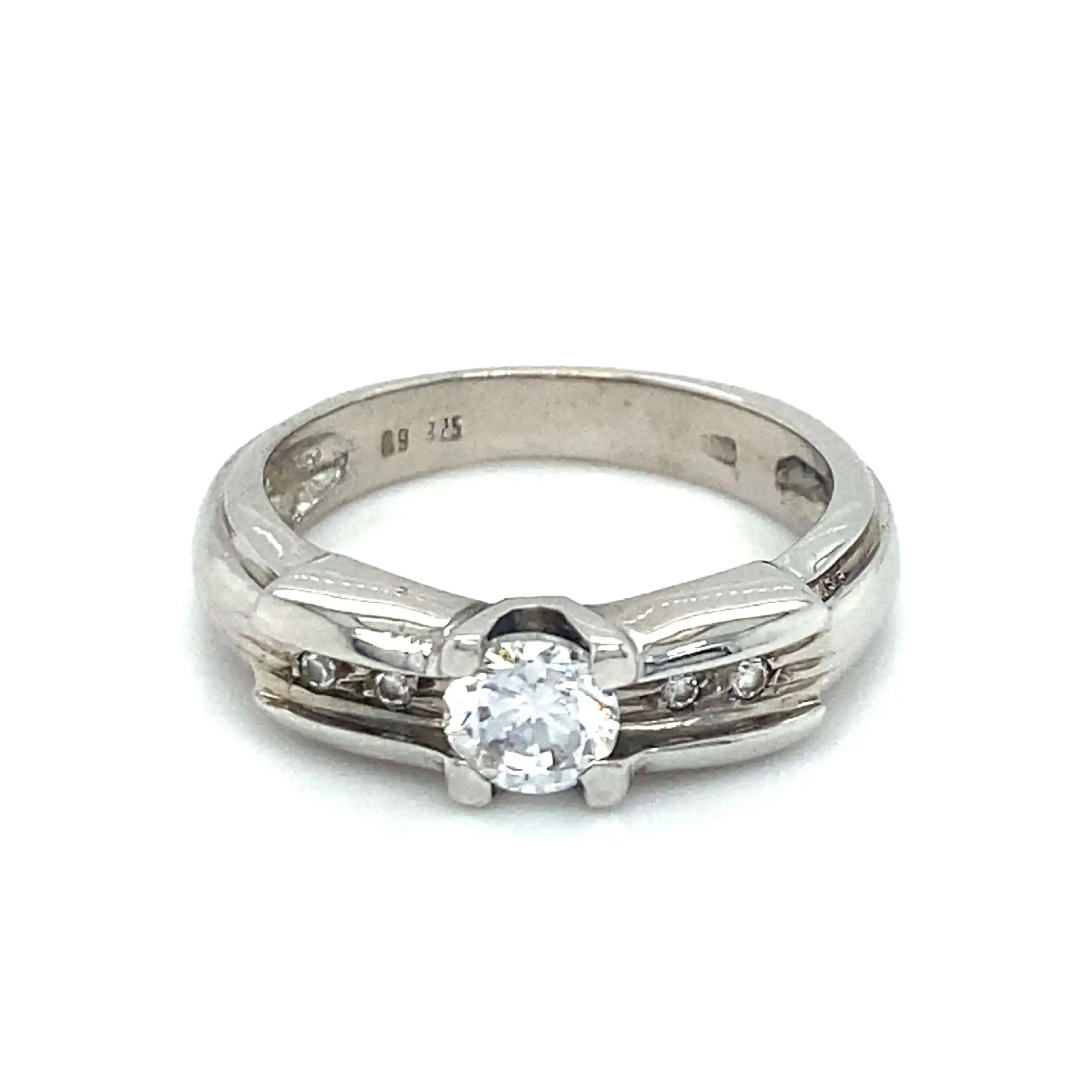 Ring Weißgold mit Zirkonia Ring Weißgold mit Zirkonia