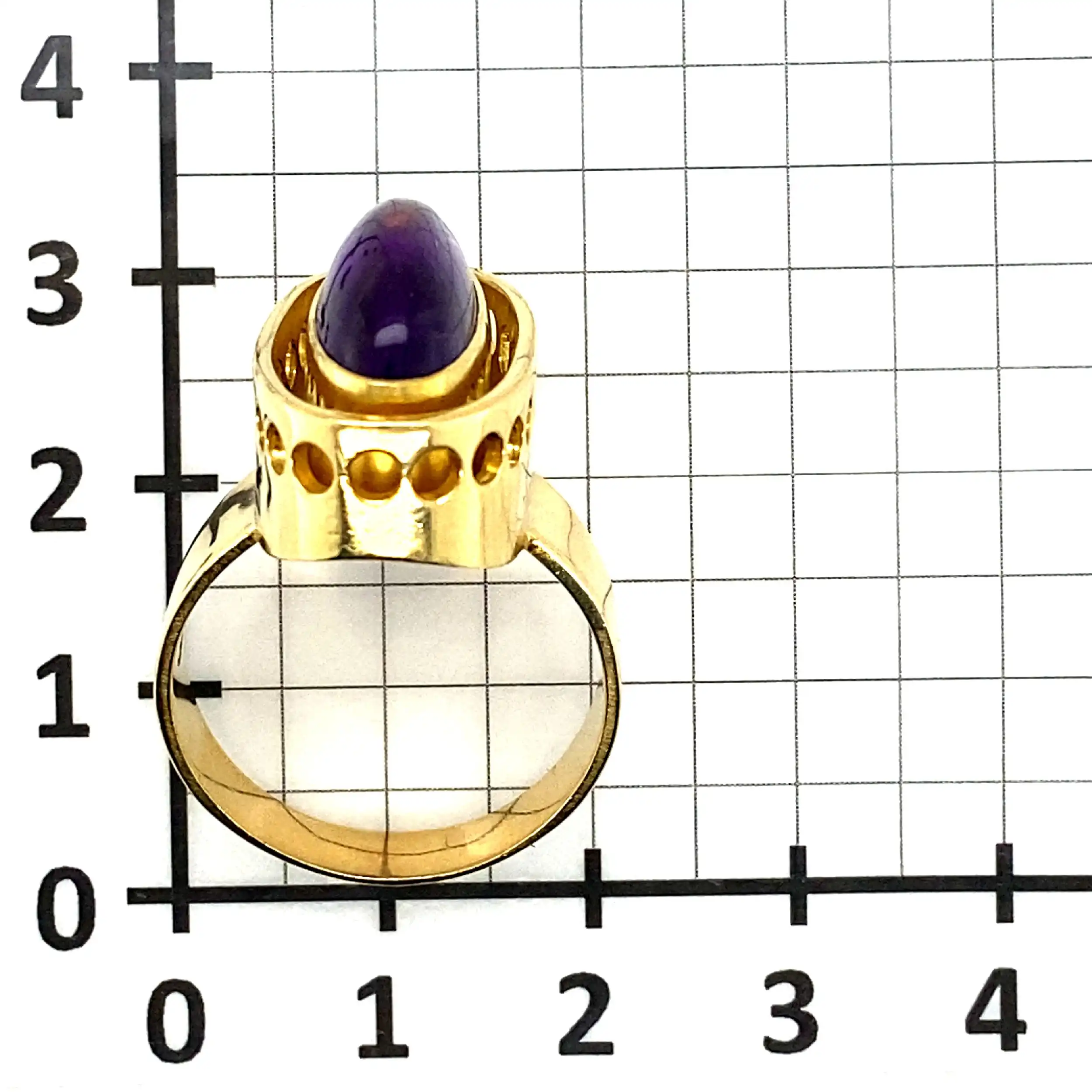 Ring Gelbgold mit lila Cabochon