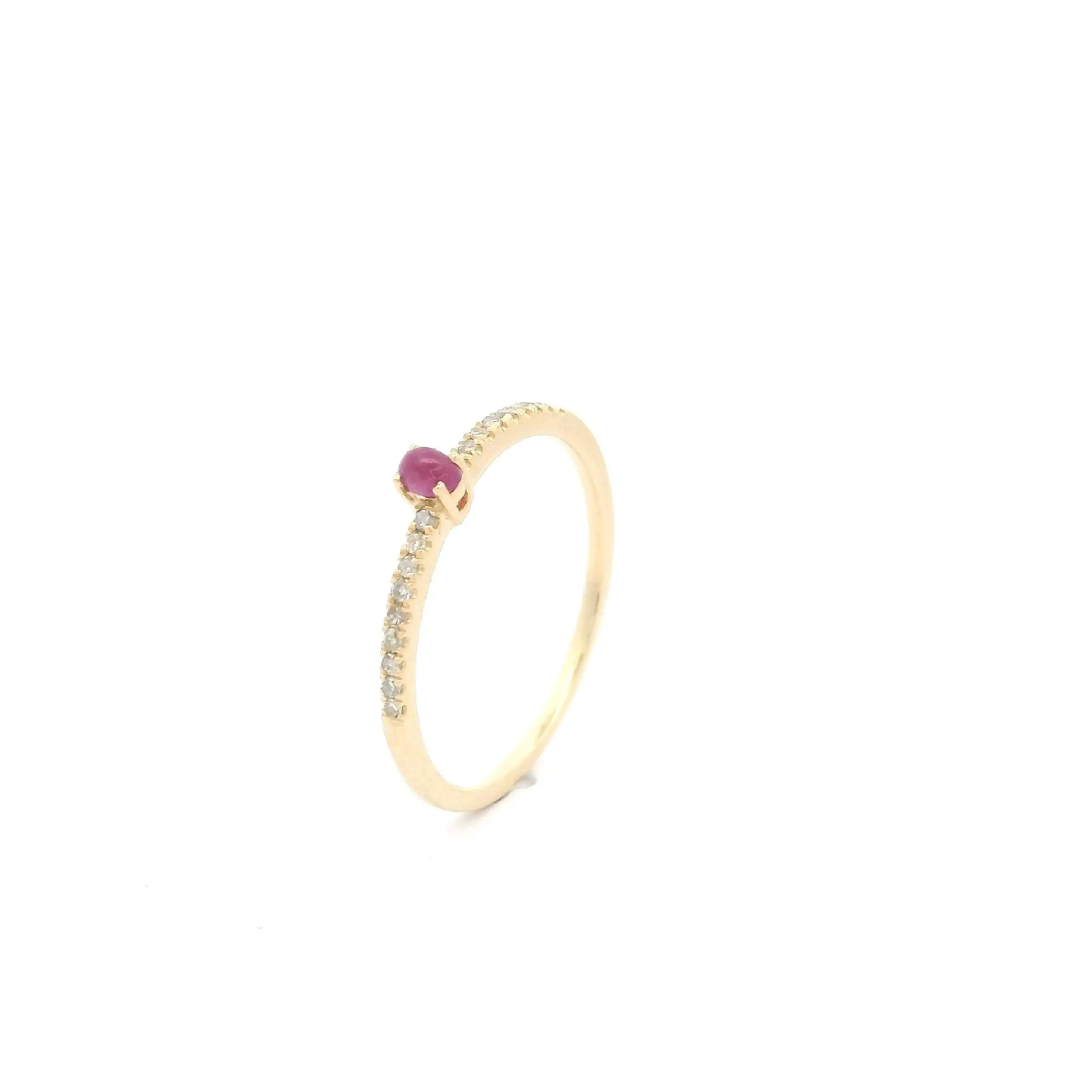 Ring Gelbgold mit Diamanten und Rubin Cabochon