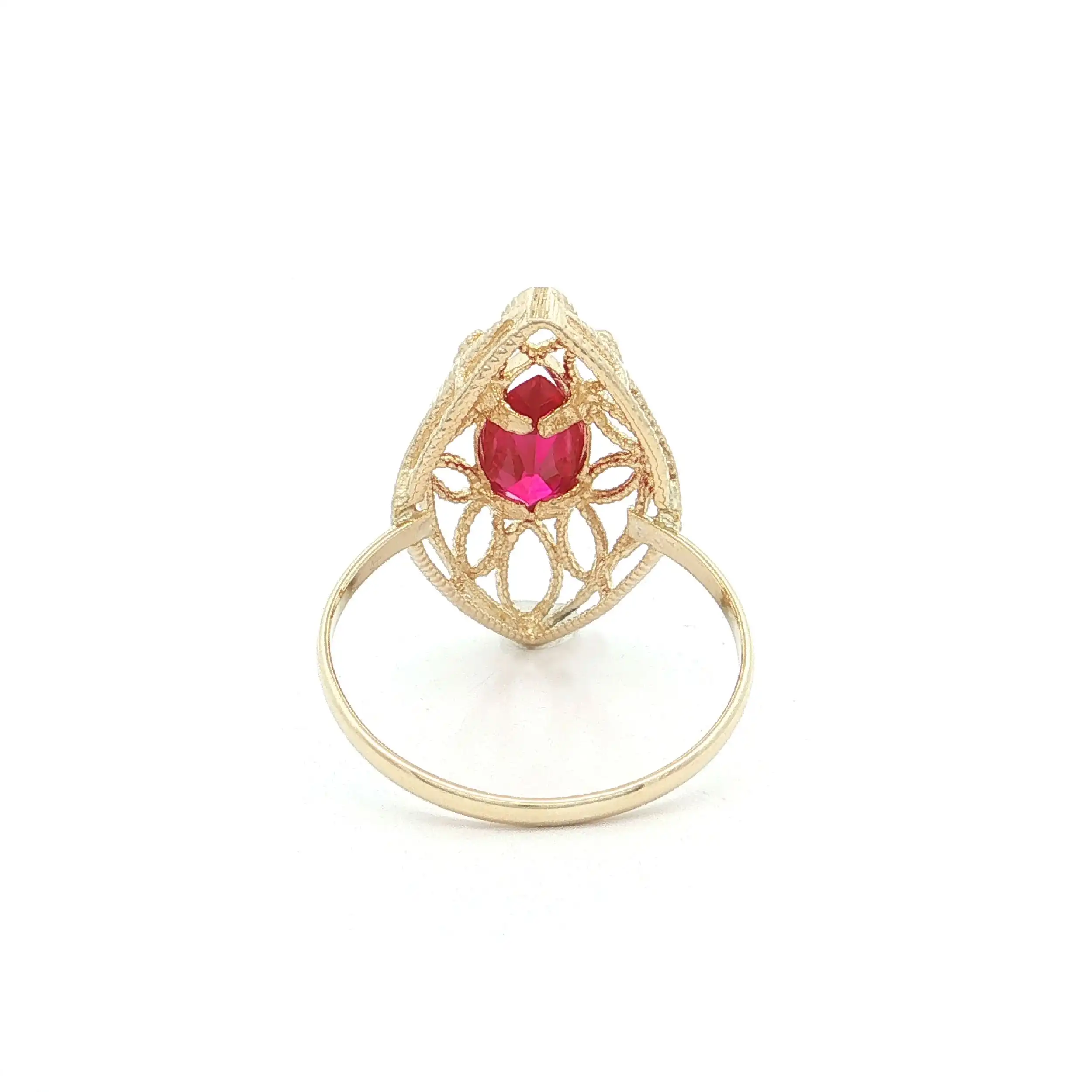 Ring Gelbgold mit synthetischem Korund Ring Gelbgold mit synthetischem Korund