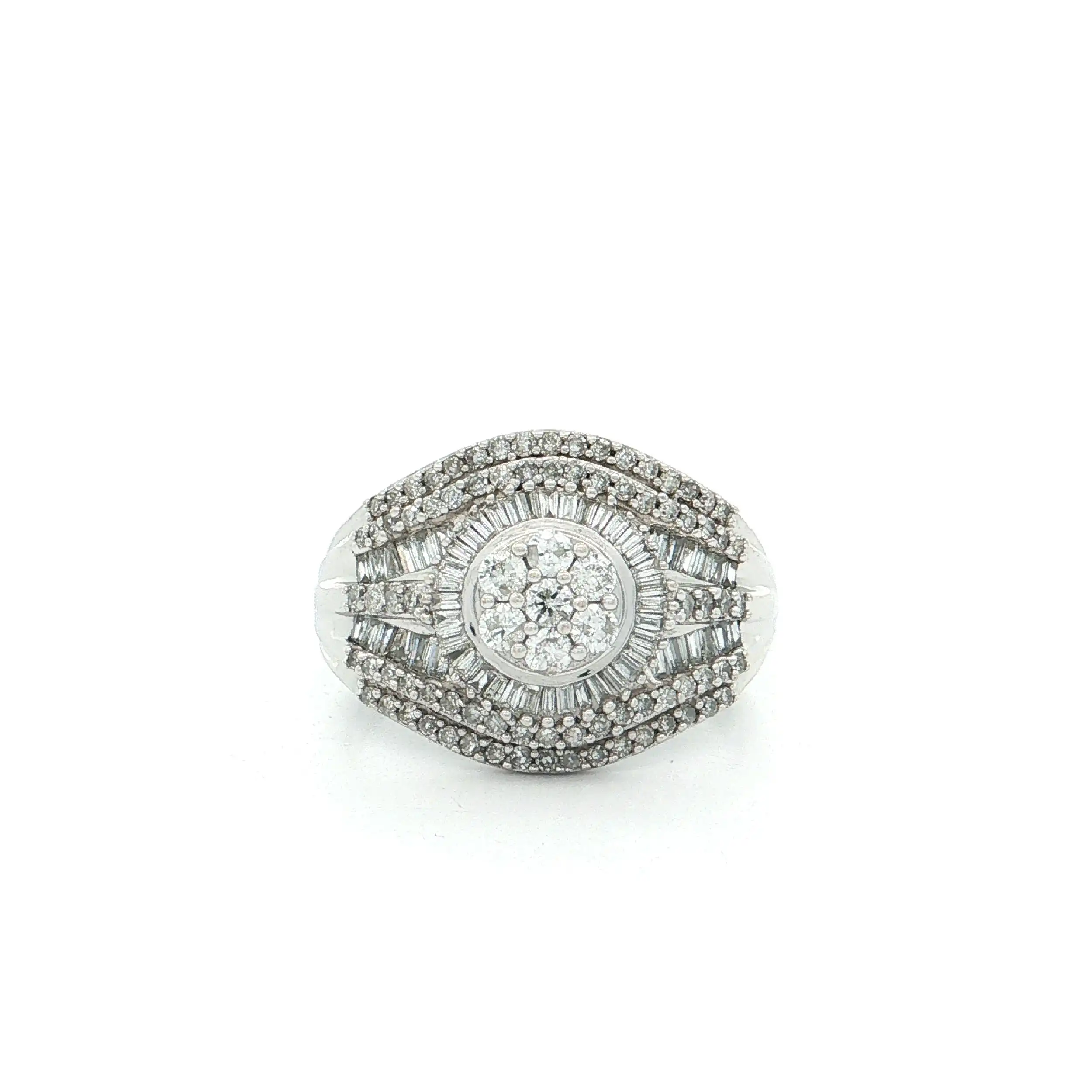 Ring WG mit Brillanten und Baguette Diamanten Ring WG mit Brillanten und Baguette Diamanten