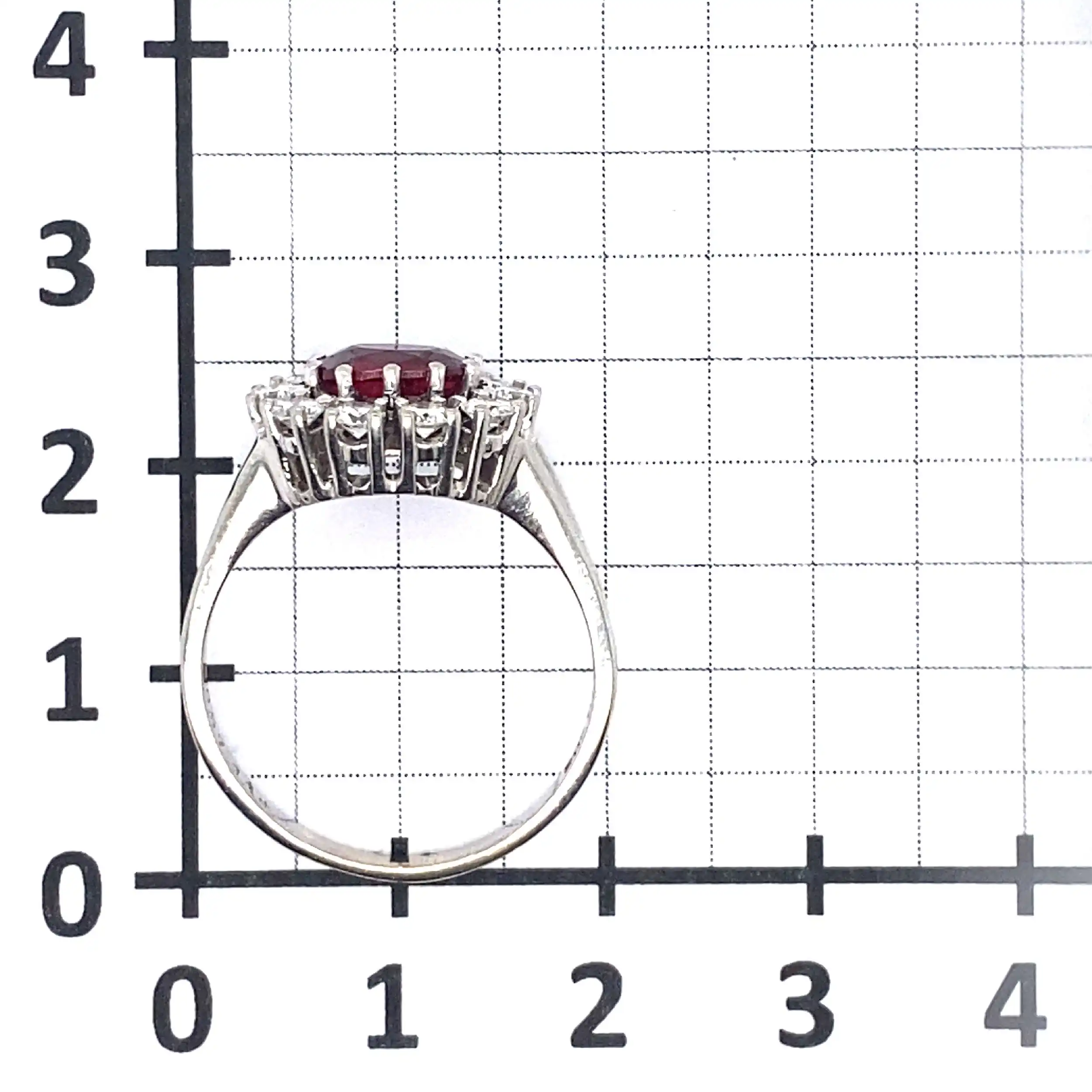 Ring Weißgold mit Rubin, graviert mit 1.18ct und 10 Brillanten, graviert mit 0,57ct, mit Befundbericht von EPL Ring Weißgold mit Rubin, graviert mit 1.18ct und 10 Brillanten, graviert mit 0,57ct, mit Befundbericht von EPL