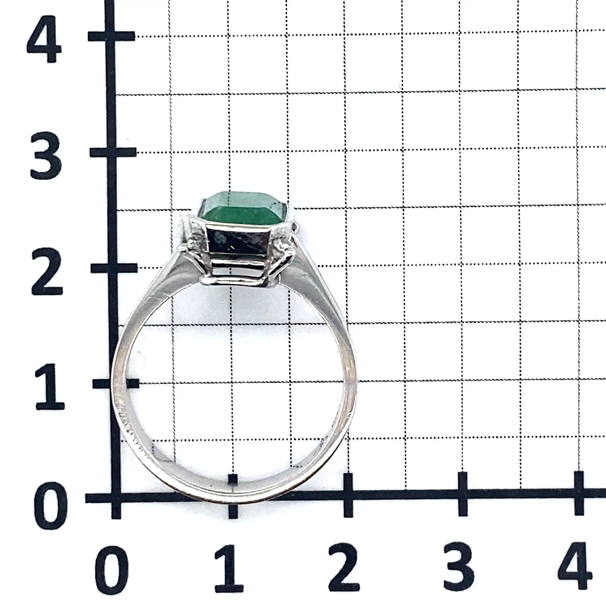 Ring Weißgold mit 4 Brillanten und Smaragd Ring Weißgold mit 4 Brillanten und Smaragd
