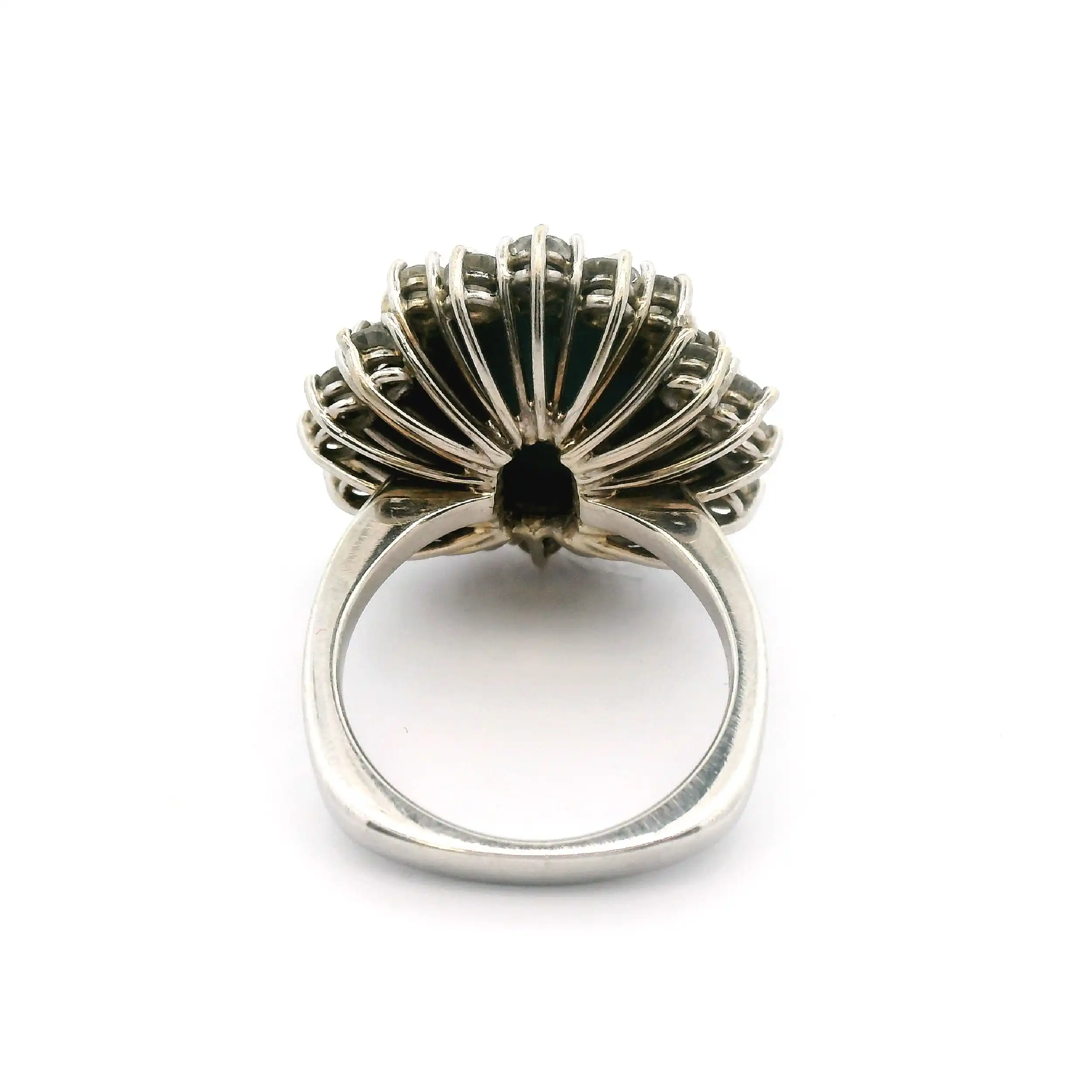 Ring Weißgold mit Opal Doublette und 28 Brillanten Ring Weißgold mit Opal Doublette und 28 Brillanten
