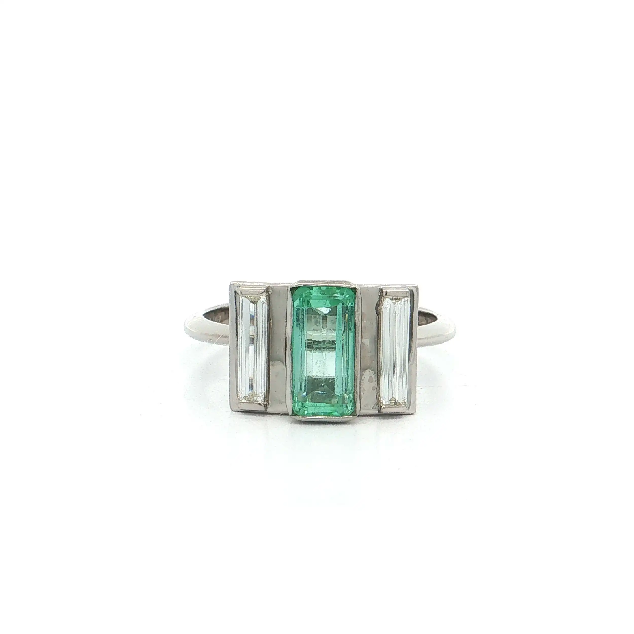 Ring Weißgold mit Smaragd und Baguette Diamanten