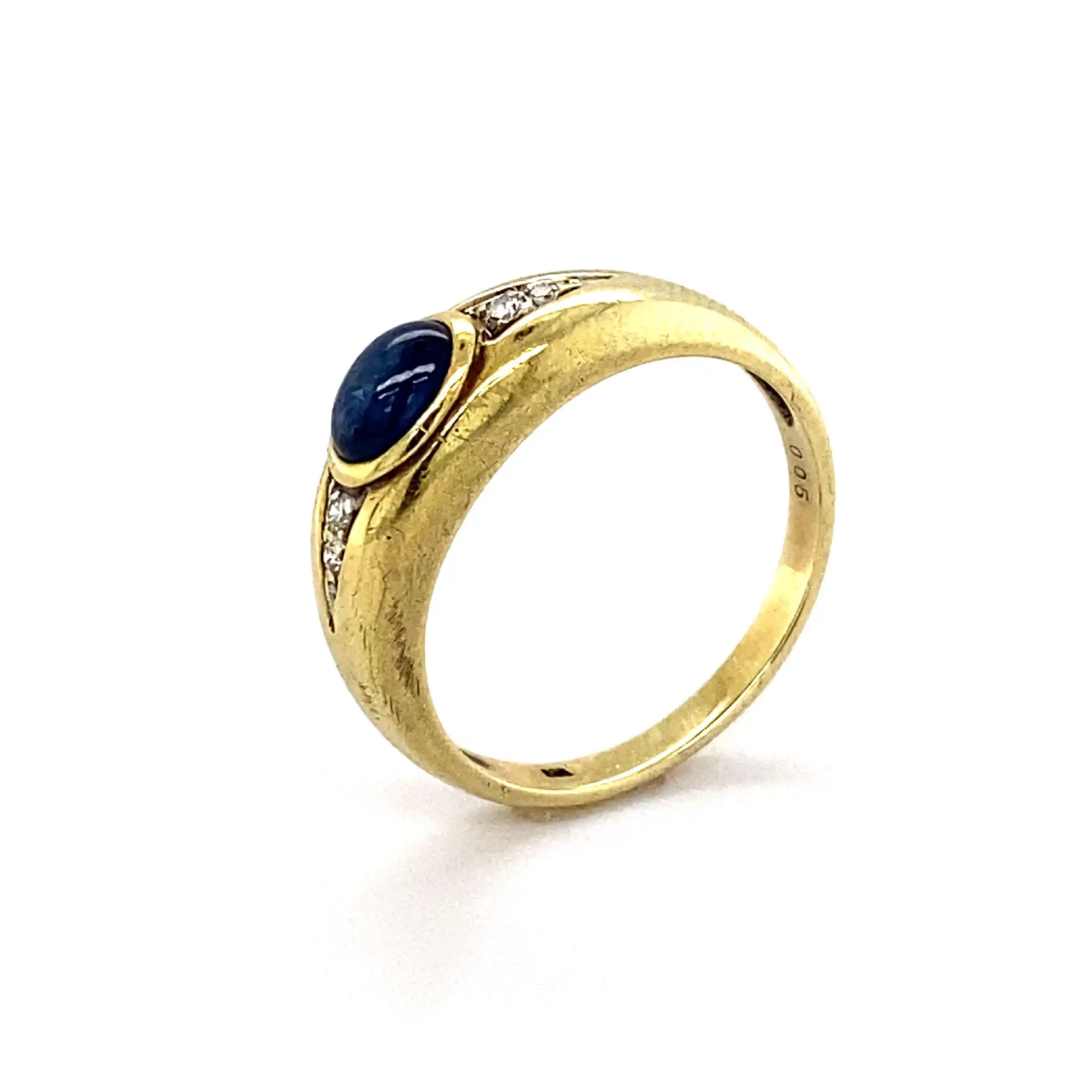 Ring Gelbgold mit blauem Cabochon und Diamanten Ring Gelbgold mit blauem Cabochon und Diamanten