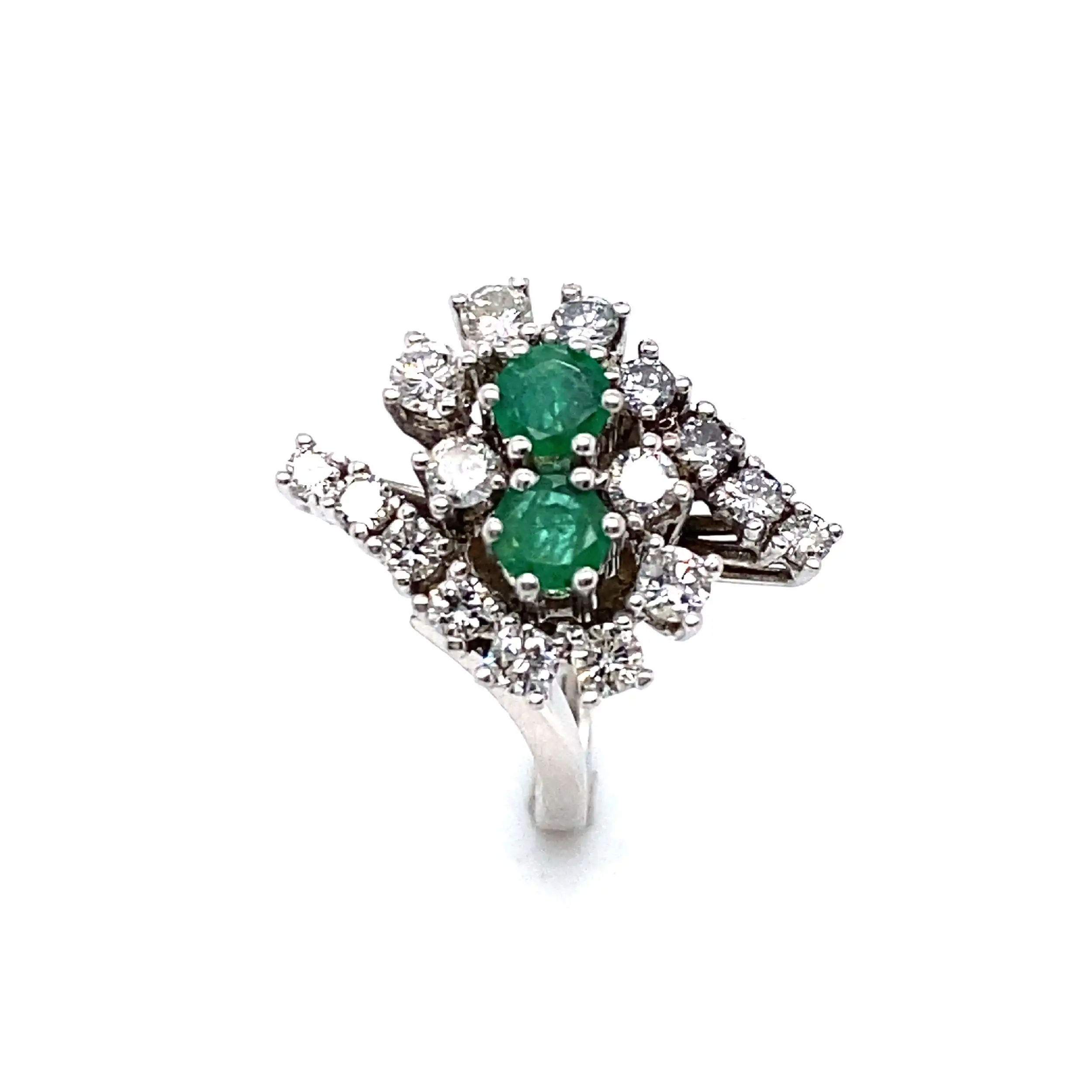Ring Weißgold mit Smaragd und Brillanten, graviert mit 0,90ct Ring Weißgold mit Smaragd und Brillanten, graviert mit 0,90ct